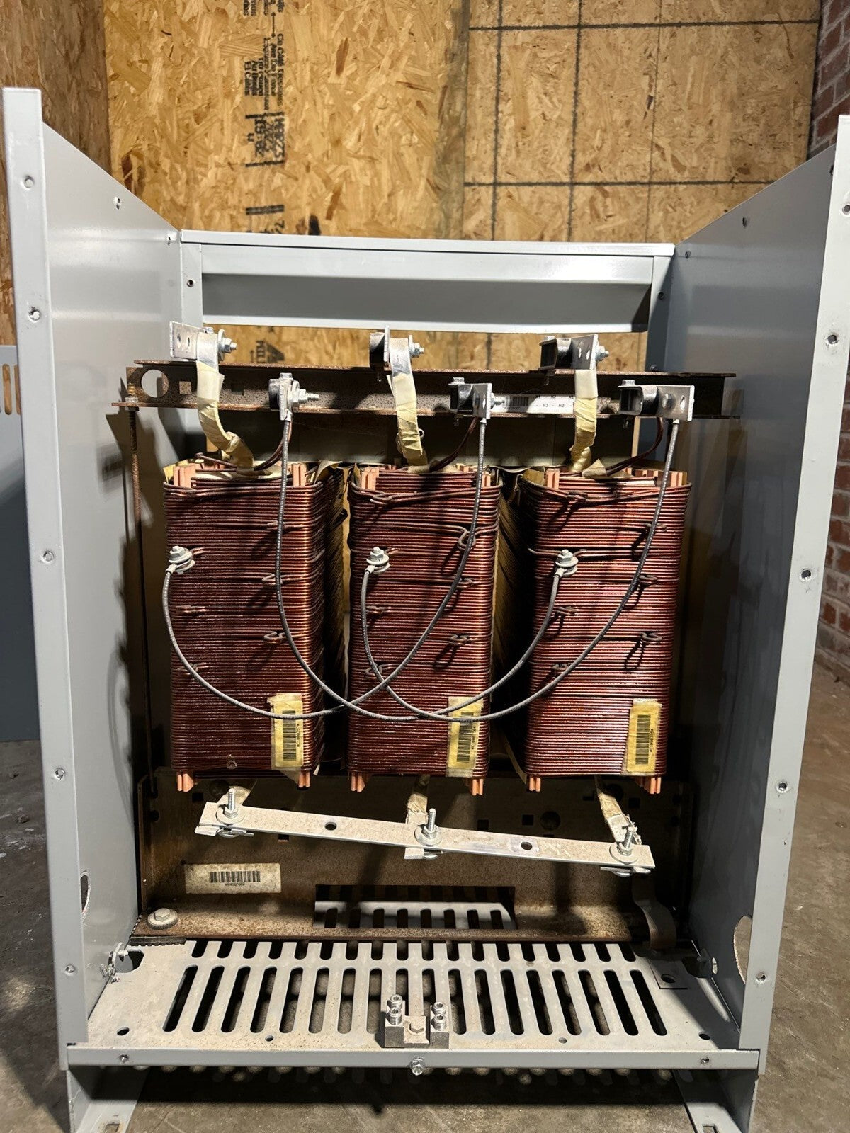 45KVA GE 9T83B3873 Transformer Pri 480V Sec 208/120V 3PH 3R Encl Outdoor Used