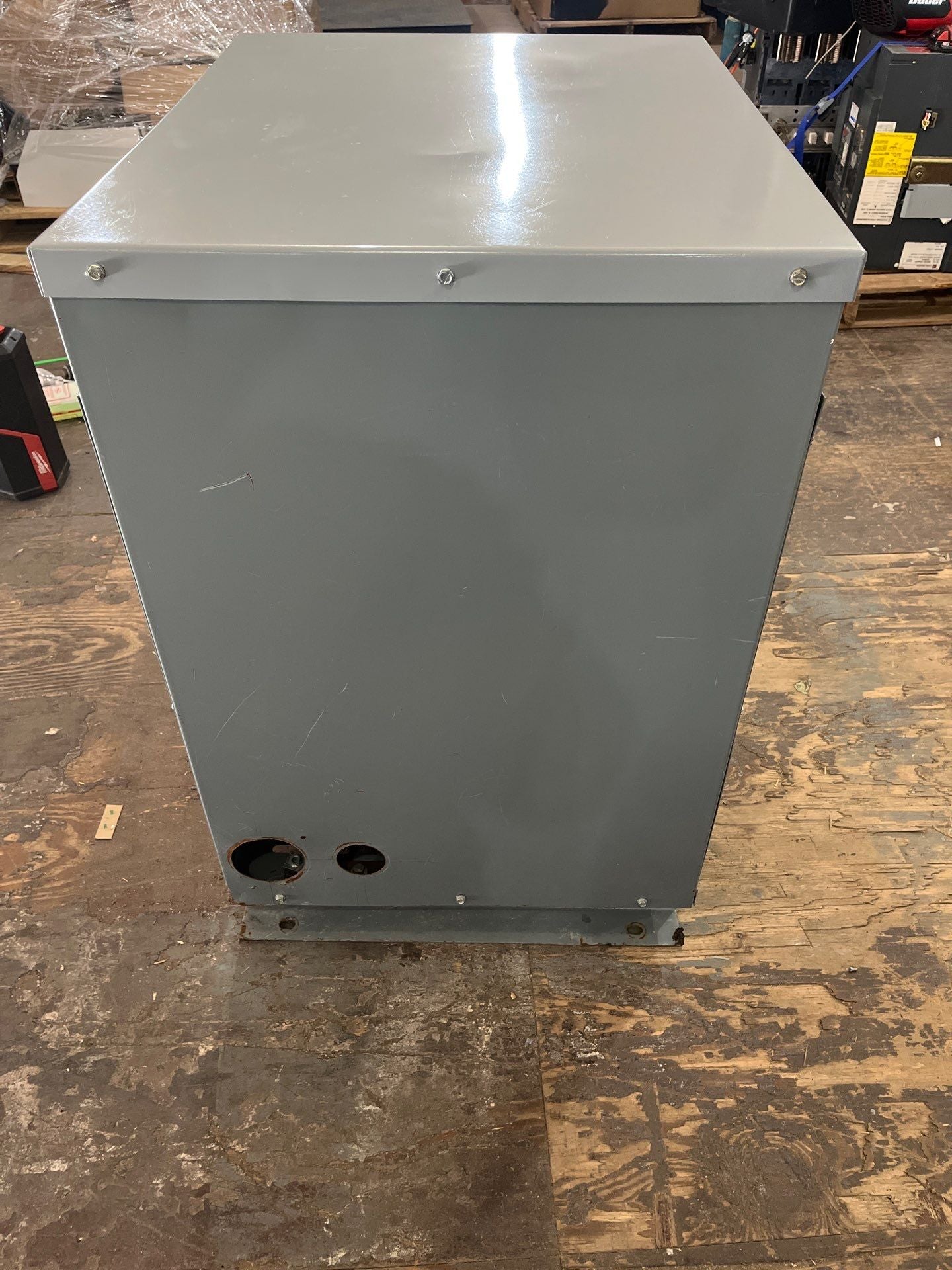 112.5 kVA Square D 112T3H Transformer Pri 480V Sec 208/120V 3PH Indoor Used