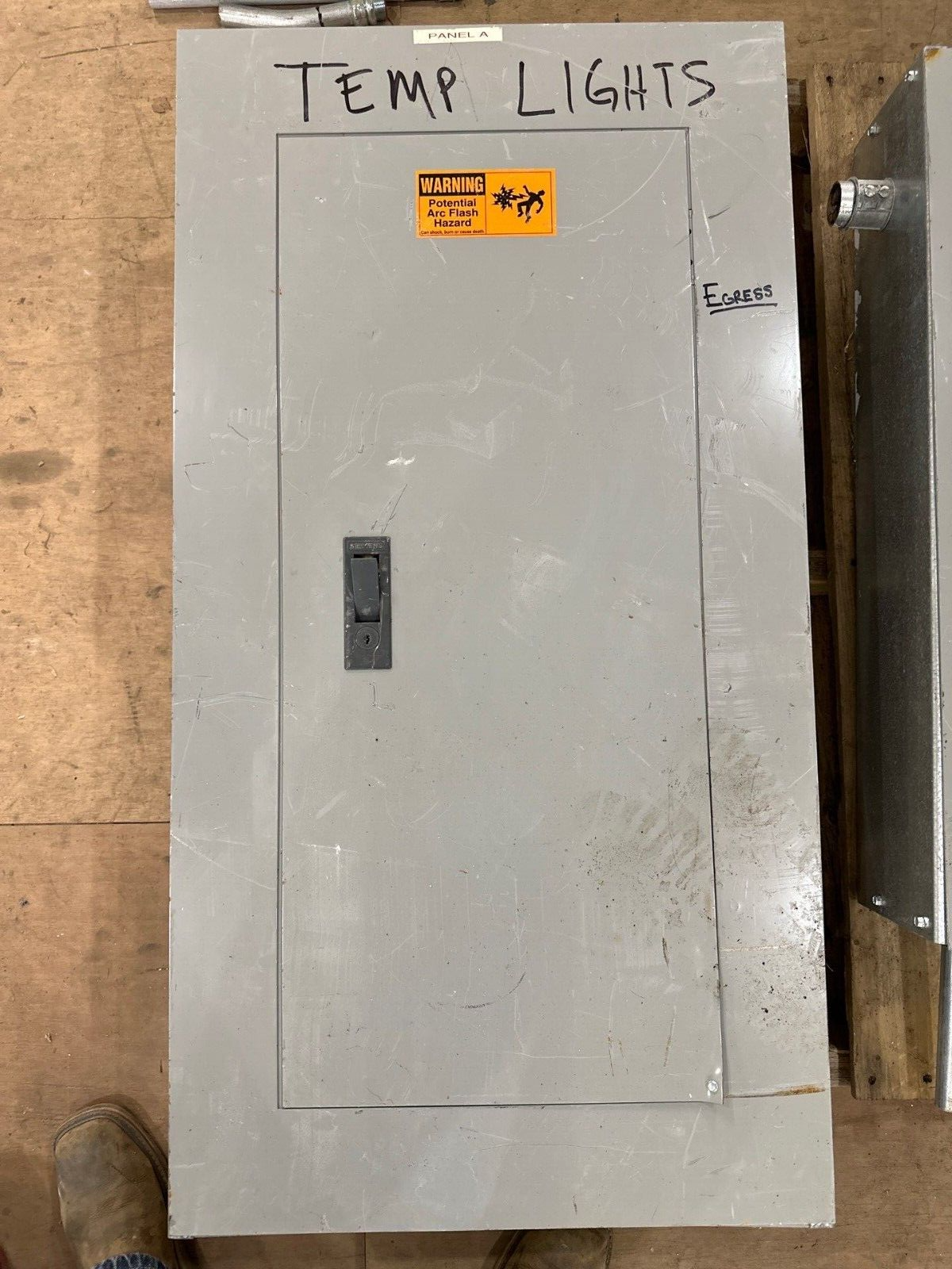 SIEMENS CDP-7 Panelboard 225A 480Y/277V 3PH 4W 42Cir MLO Main Lug 225 Amp P510 Used