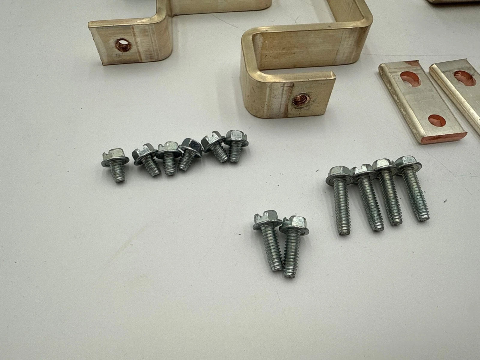 Siemens S3VA52TD Strap Kit For Use With 3VA52 3VA61 3VA62 Breakers P5 Panelboard Used