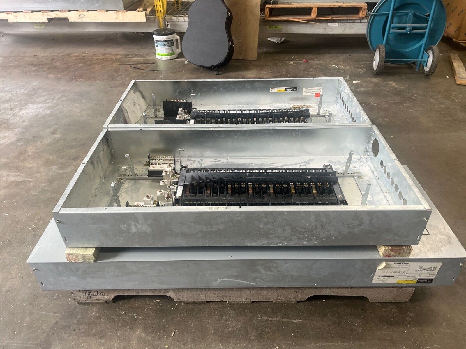 GE AEF3422MBX Panelboard 225A 480/277V 3PH 4W 42 Circuit Indoor Encl AB43B MLO P602 Used