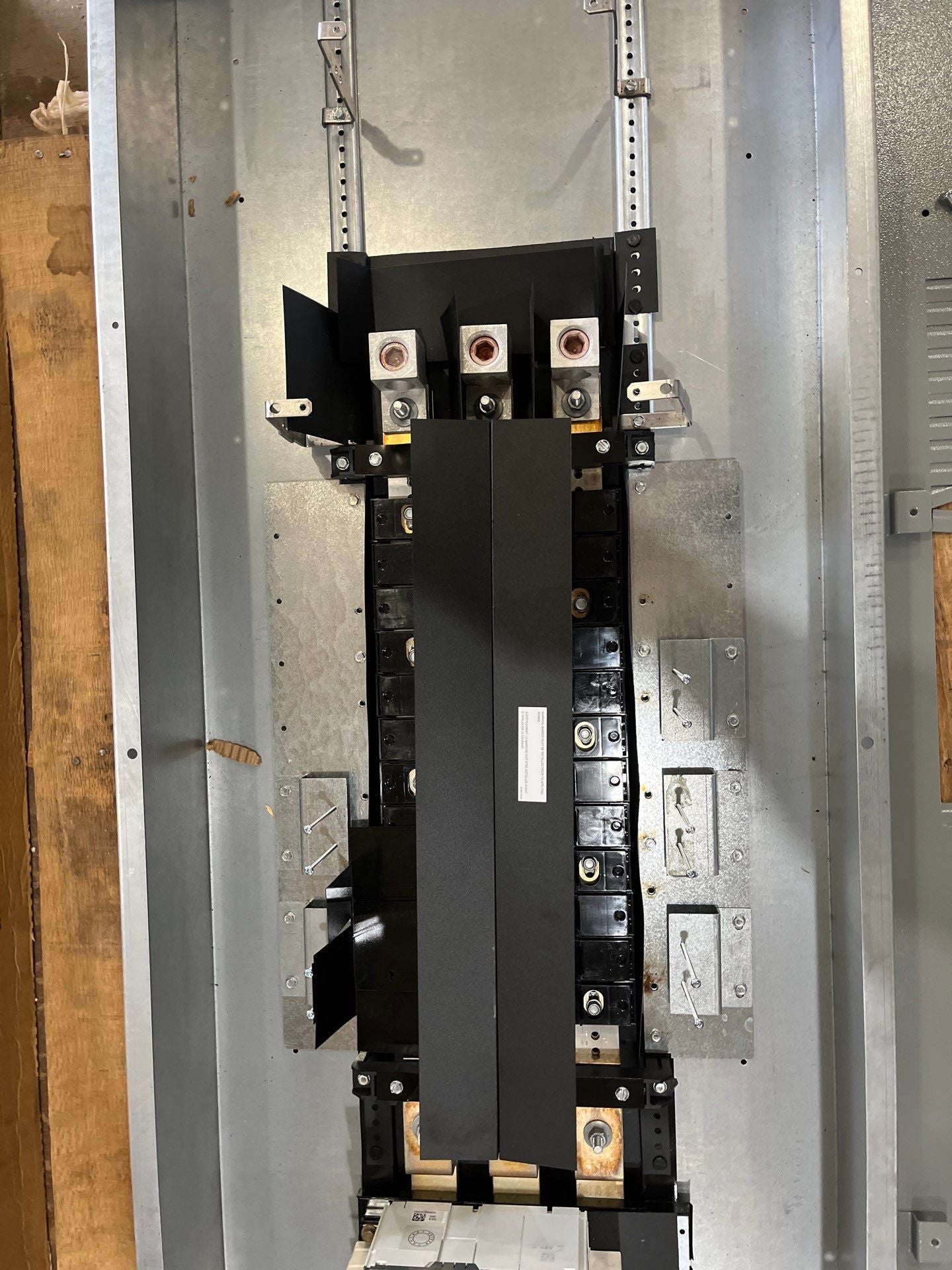 GE ADF3244MBX ReliaGear Lighting Panelboard 400A 480V 3PH XT4N250 New