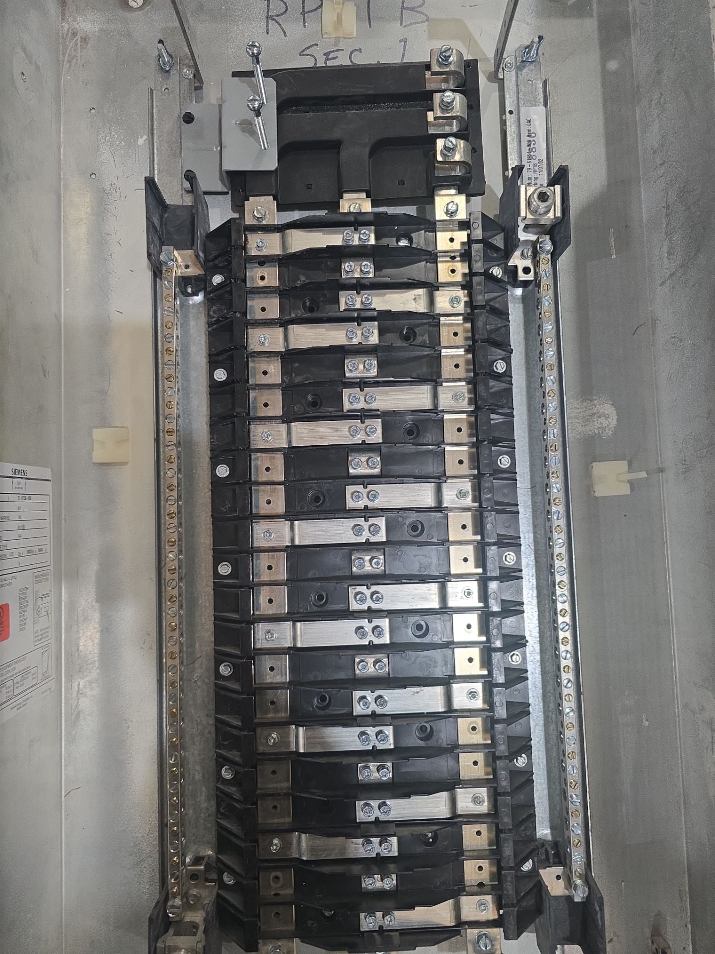 Siemens P1 P1C42QH225ATF Panelboard 225A 208/120V 3PH 4W 225 Amp Panel MCB 42Cir Used