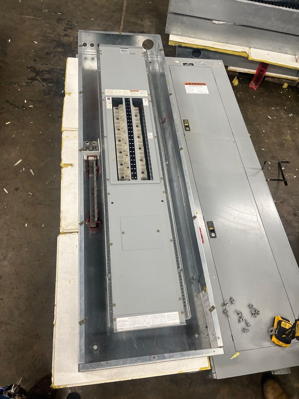 Cutler Hammer PRL2A Panelboard 400A 277/480V 3PH 4W Indoor Encl 42 Circuit MLO P581 Used