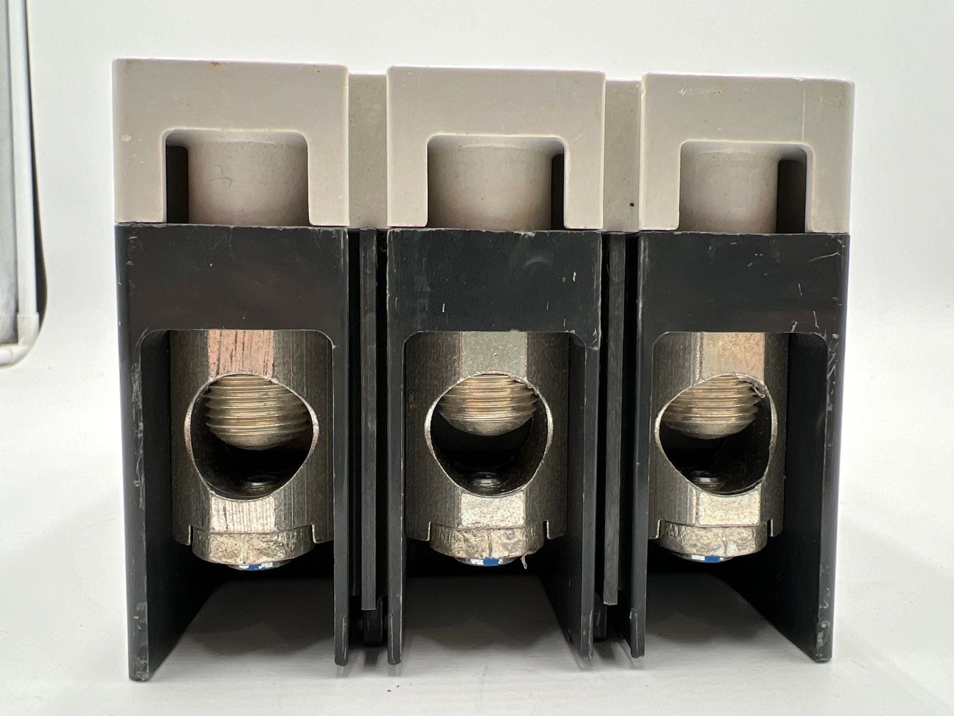 Eaton JGH3250NNWC Circuit Breaker 100A 3P 600V 3PH Bolt On JGH3100 Used