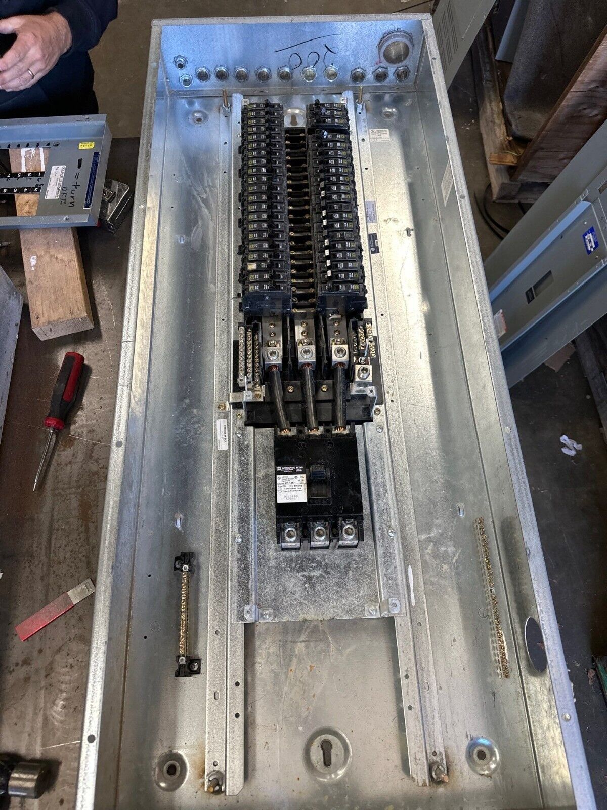 Square D NQOD Panelboard 225A 208Y/120V 3PH 42Cir 4W Indoor Encl MCB Q2L3200 P323 Used