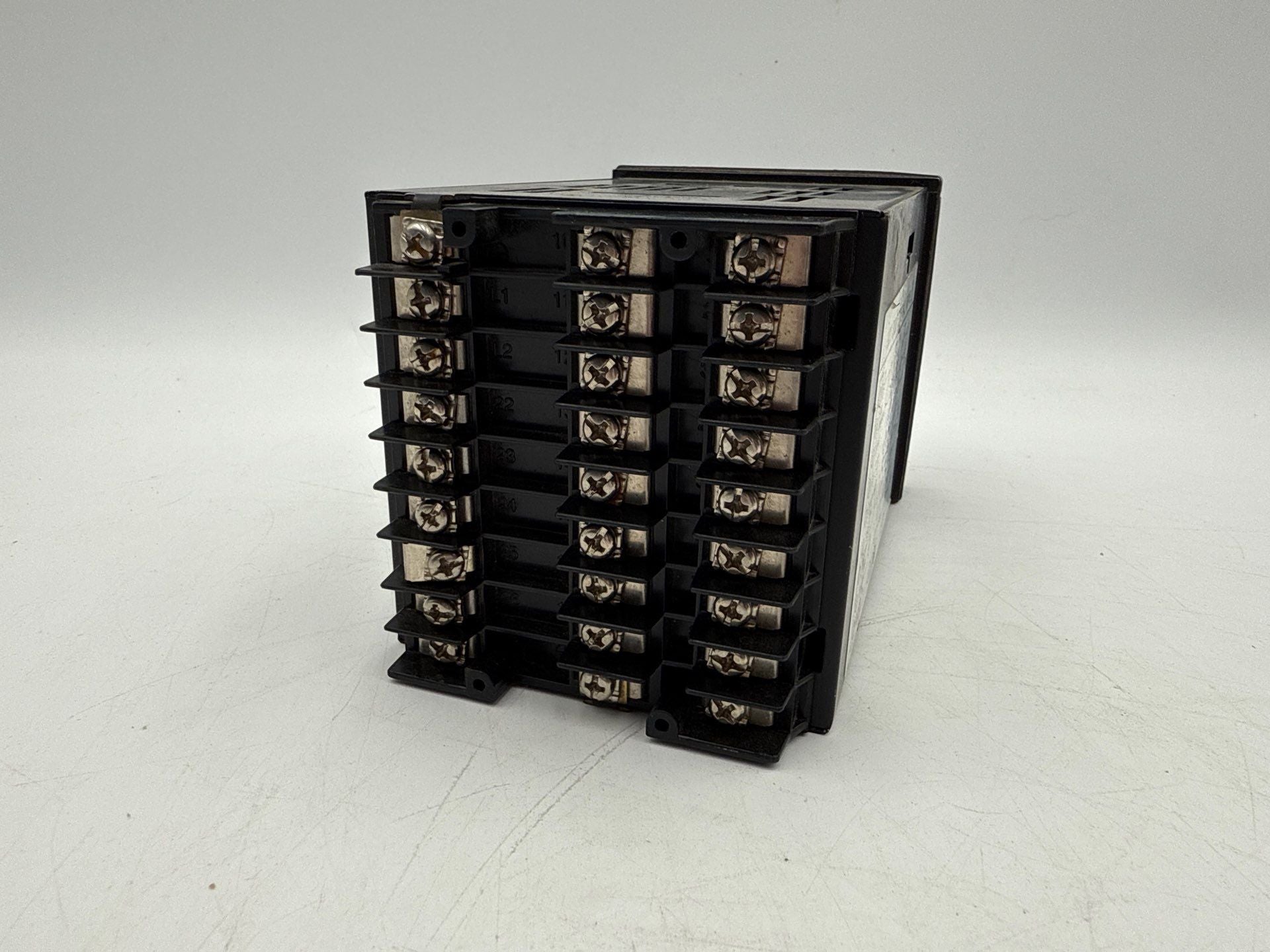 Honeywell DC300K-E-0A0-20-0000-0 UDC3000 Versa Pro Temperature Controller Used