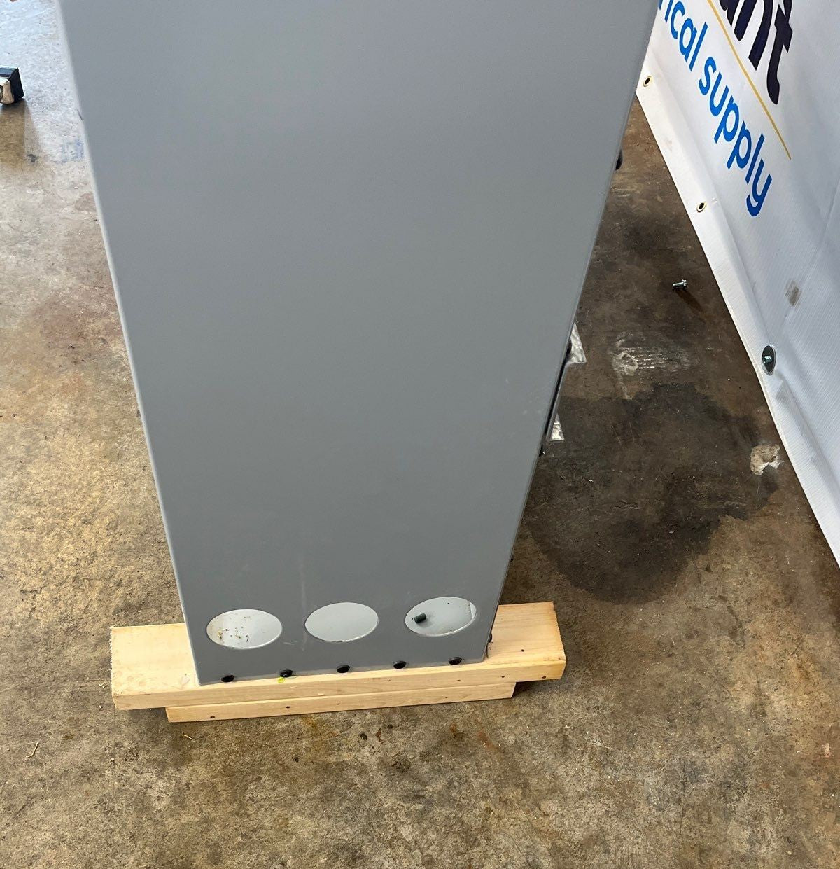 Siemens S5E90LM700ATS S5 Panelboard 800A 480/277V 3PH 4W MLO Indoor Encl B890 Box Used