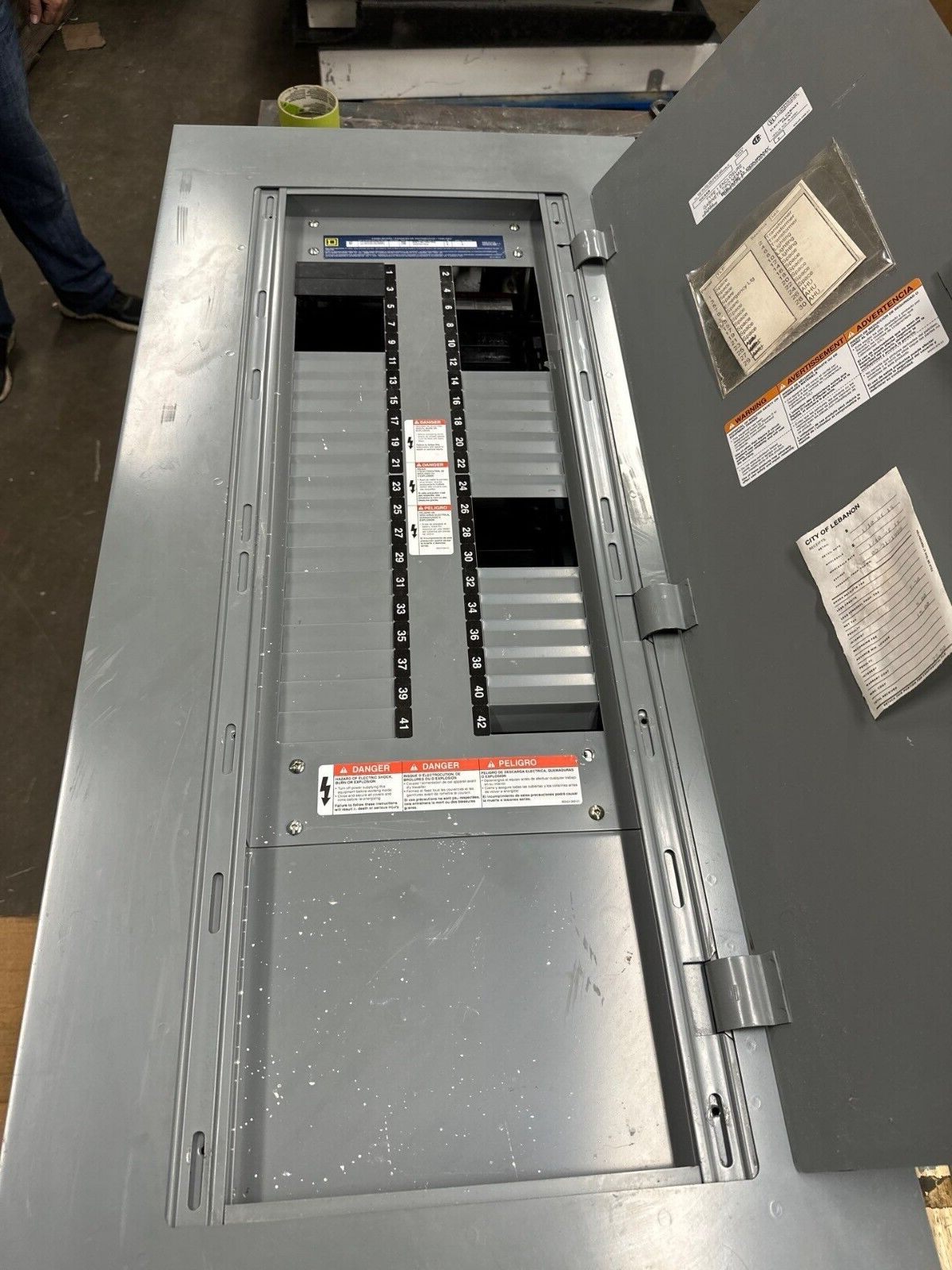 Square D NF Panelboard 250A 600Y/347V 3PH 4W 42 Circuit Indoor Encl Main Lug MLO P354 Used