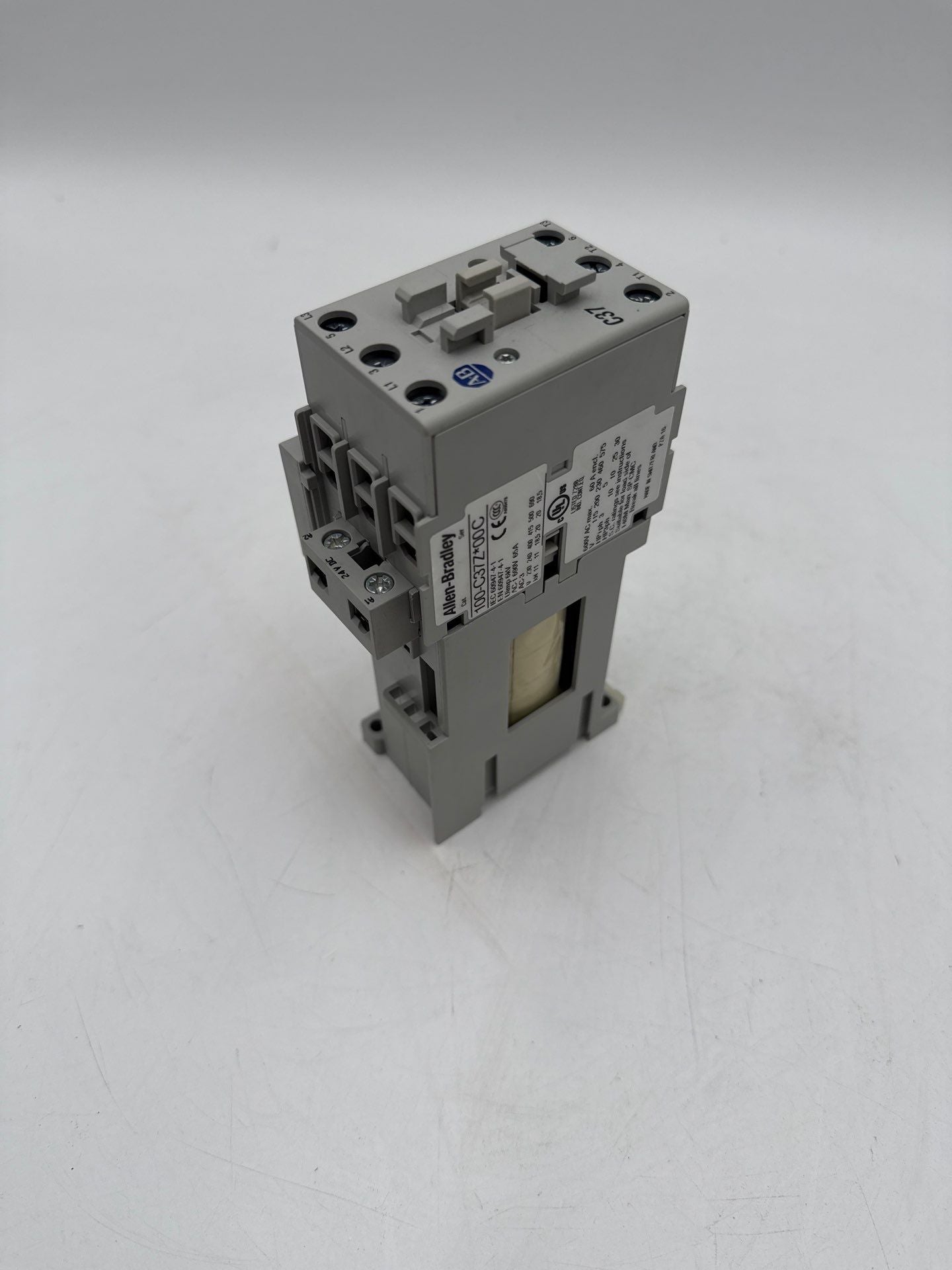Allen Bradley 100-C37ZB10 New
