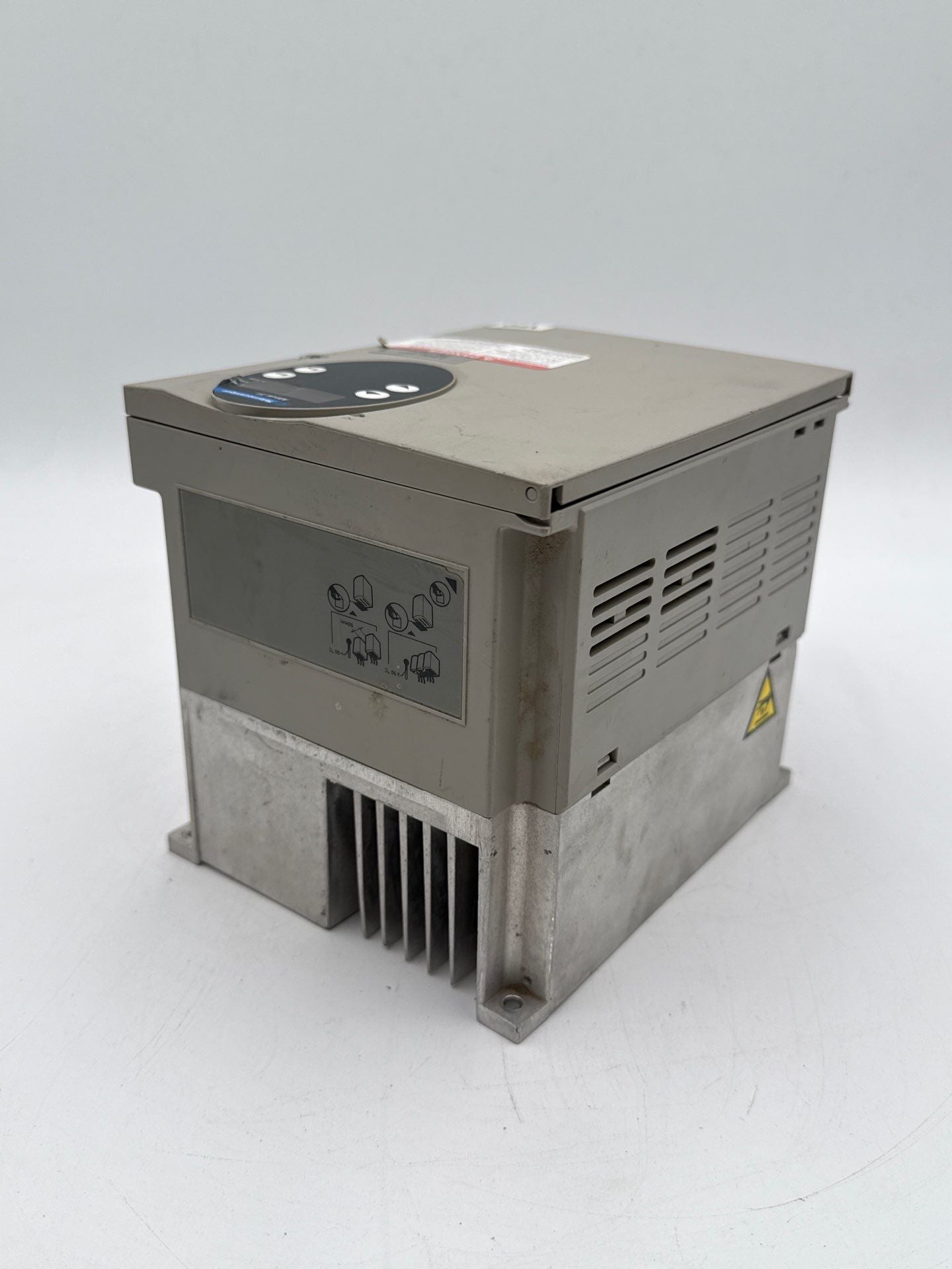 Telemechanique ATV31HU22M2 2.2 kw 3 HP Variable Frequency Altivar Inverter Drive Used