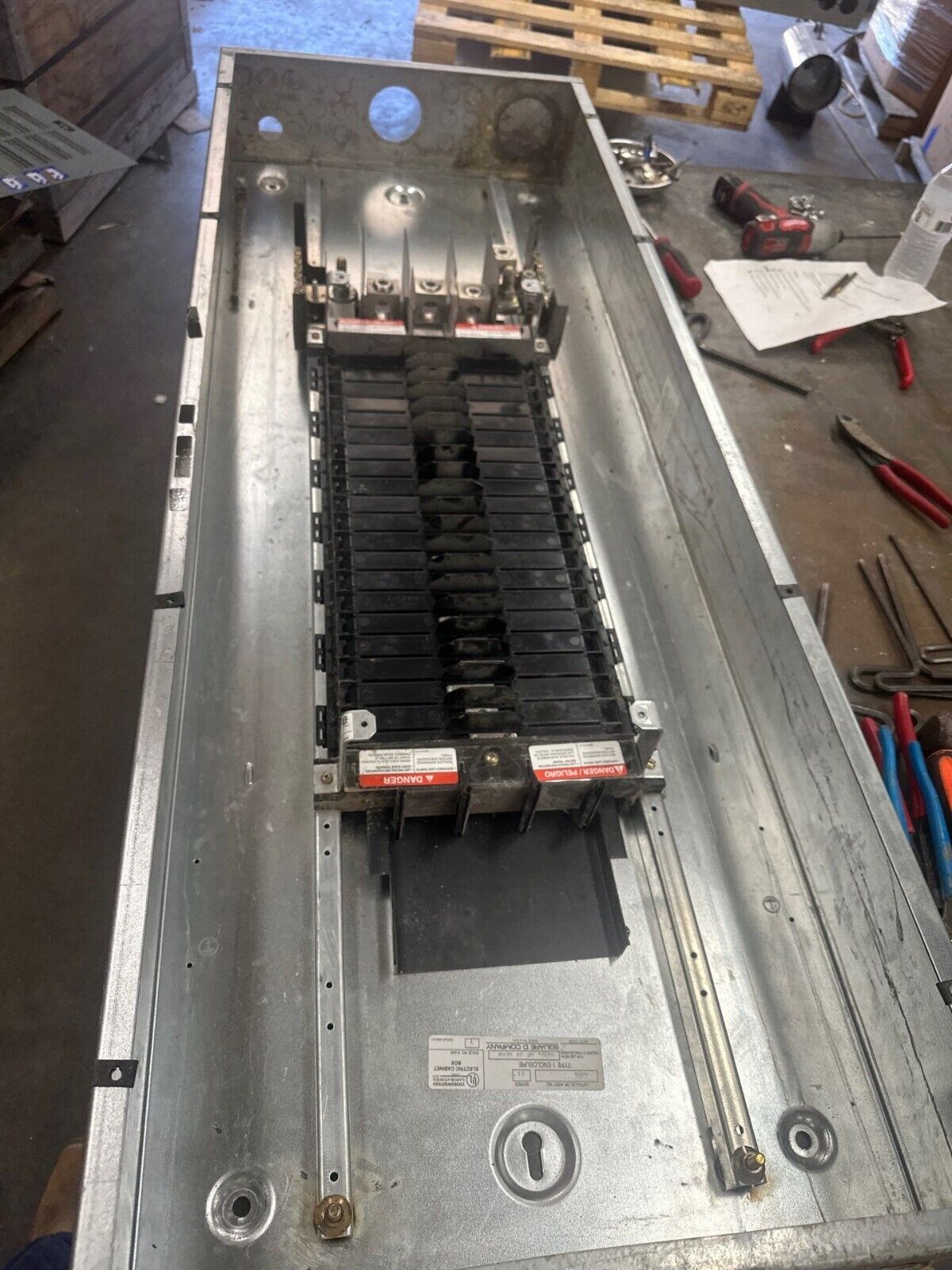 Square D NF Panelboard 400A 600Y/347V 3PH 4W MLO 42 Circuit Main Lug Indoor Encl P375 Used