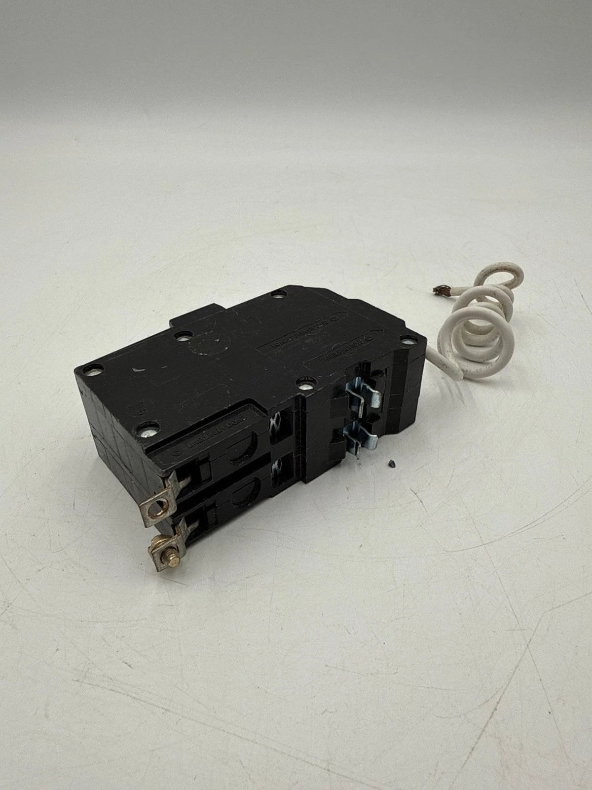 Square D QOB220GFI Circuit Breaker 20A 2P 120/240V 1PH 10kA QOB Bolt On 20 Amp Used