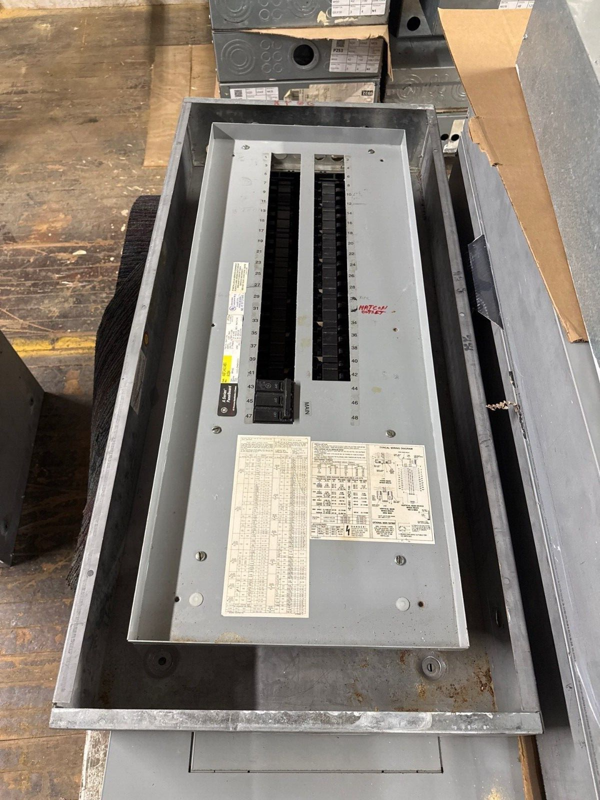 GE AQF3421ABX Panelboard 125A 208Y/120V 3PH 4W 42Space Main THQB32100 MCB Indoor P016 Used