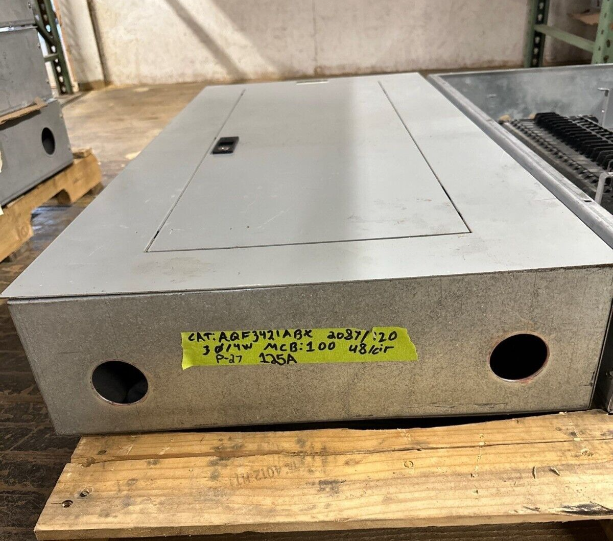 GE AQF3421ABX Panelboard 125A 208Y/120V 3PH 4W 42 CIR MCB MAIN THQB32100 NEMA 1 P027 Used