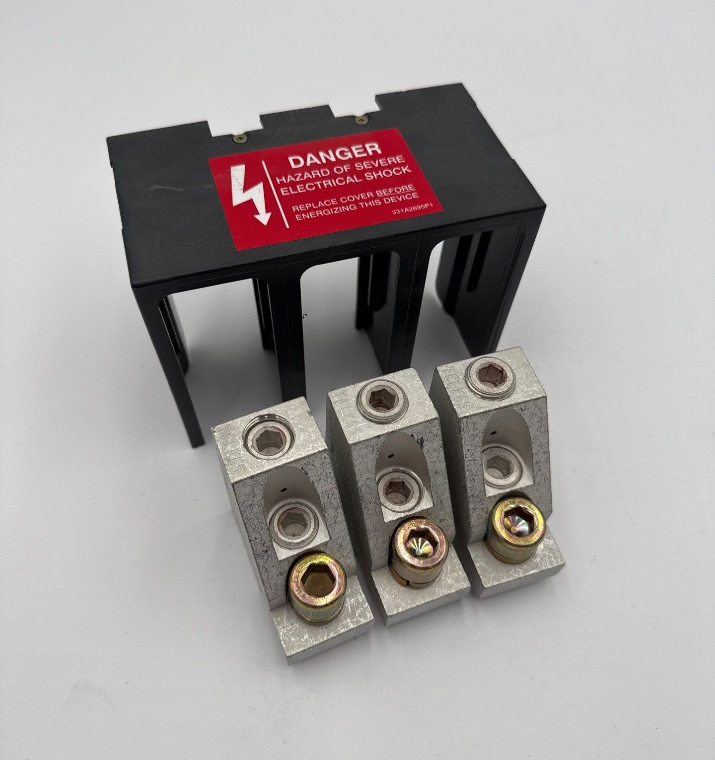 GE TCLK365 Circuit Breaker Lug Kit 600A For 3P 2 Barrel 500MCM Used