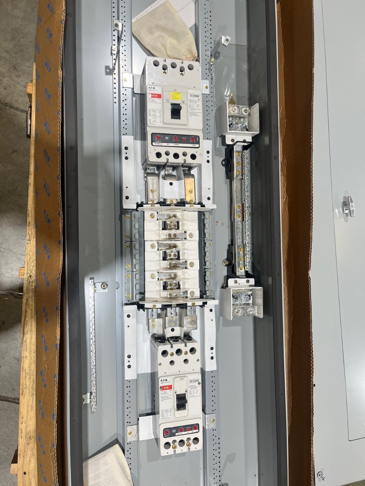 Eaton PRL2A Panelboard 400A 480/277V 3PH 18Cir MCB Panel 250A Subfeed 3R Encl
