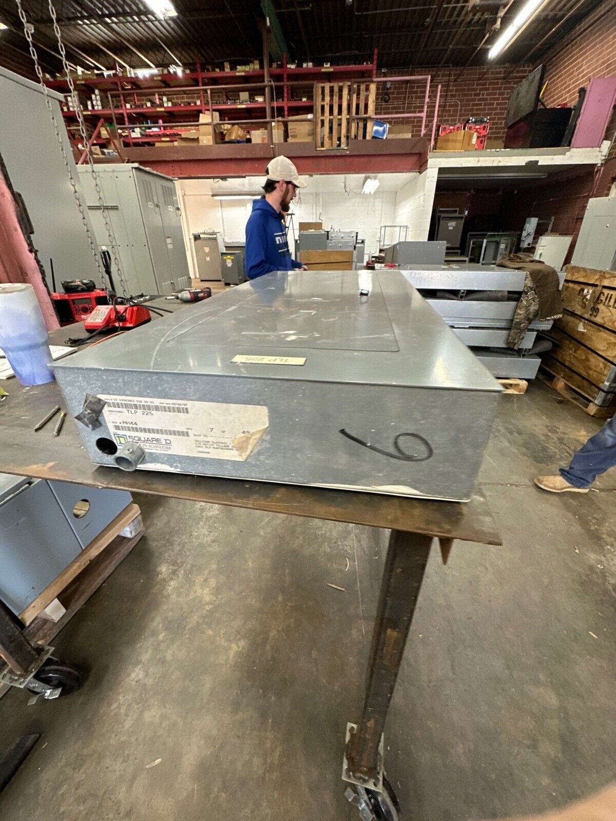 Square D NF Panelboard 250A 600V 3PH 4W MLO 42 Cir Main Lug Panel Indoor NEMA 1 P360 Used