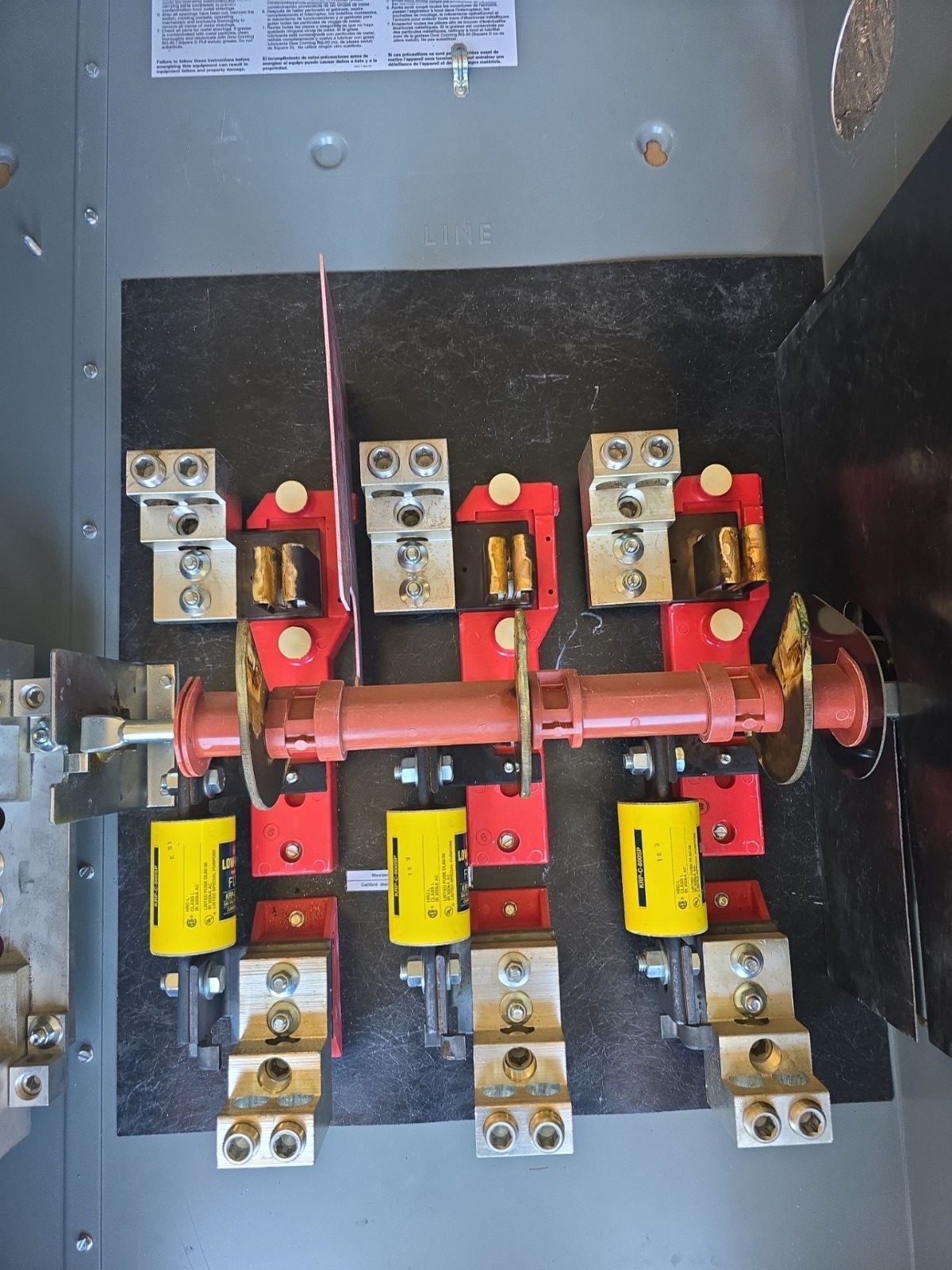 Square D H327N Safety Disconnect Switch 800A 3P 240V 3PH NEMA 1 Fusible 800 Amp Used