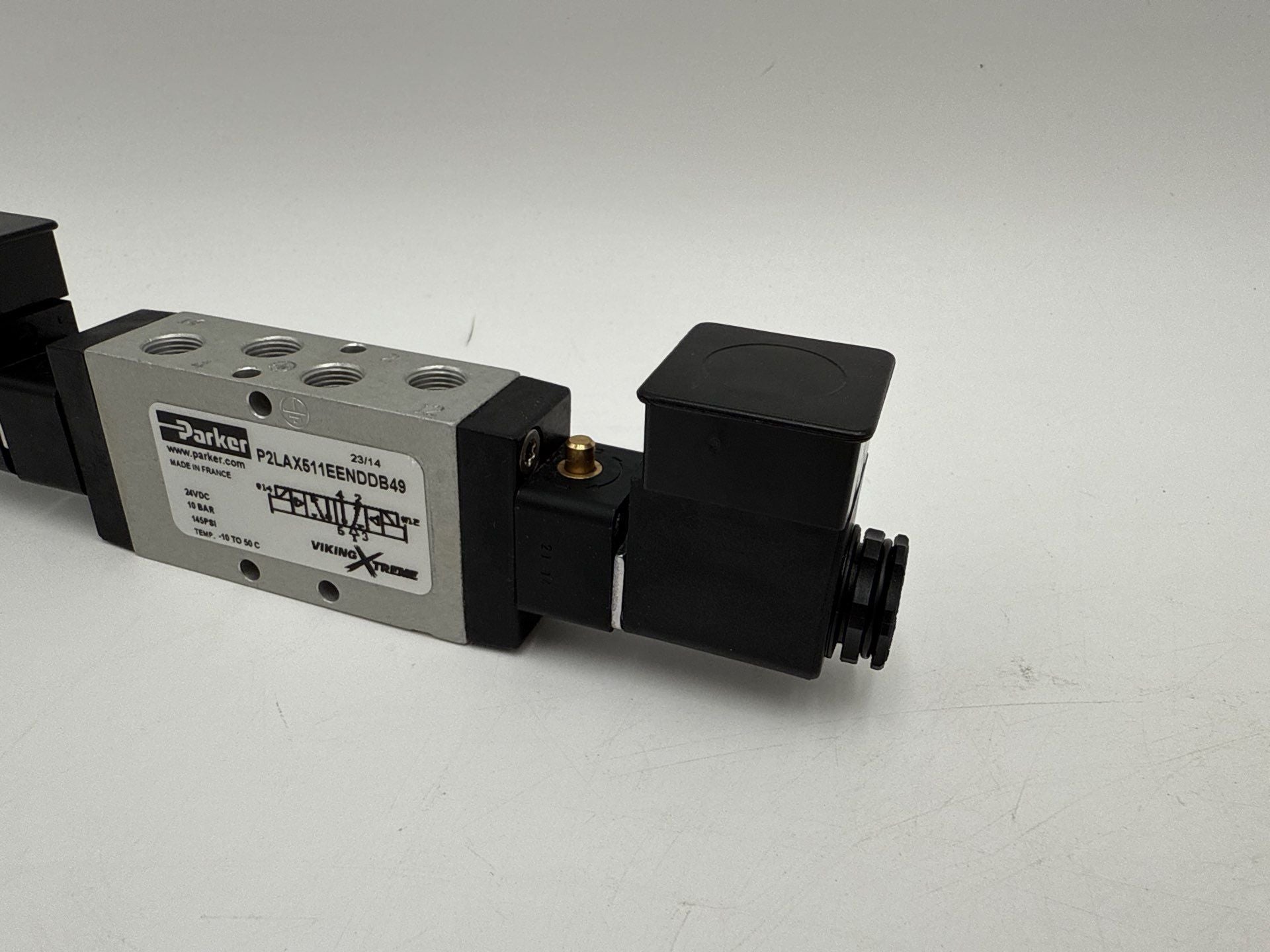 Parker P2LAX511EENDDB49 Viking Xtreme Series Pneumatic Solenoid Valve New