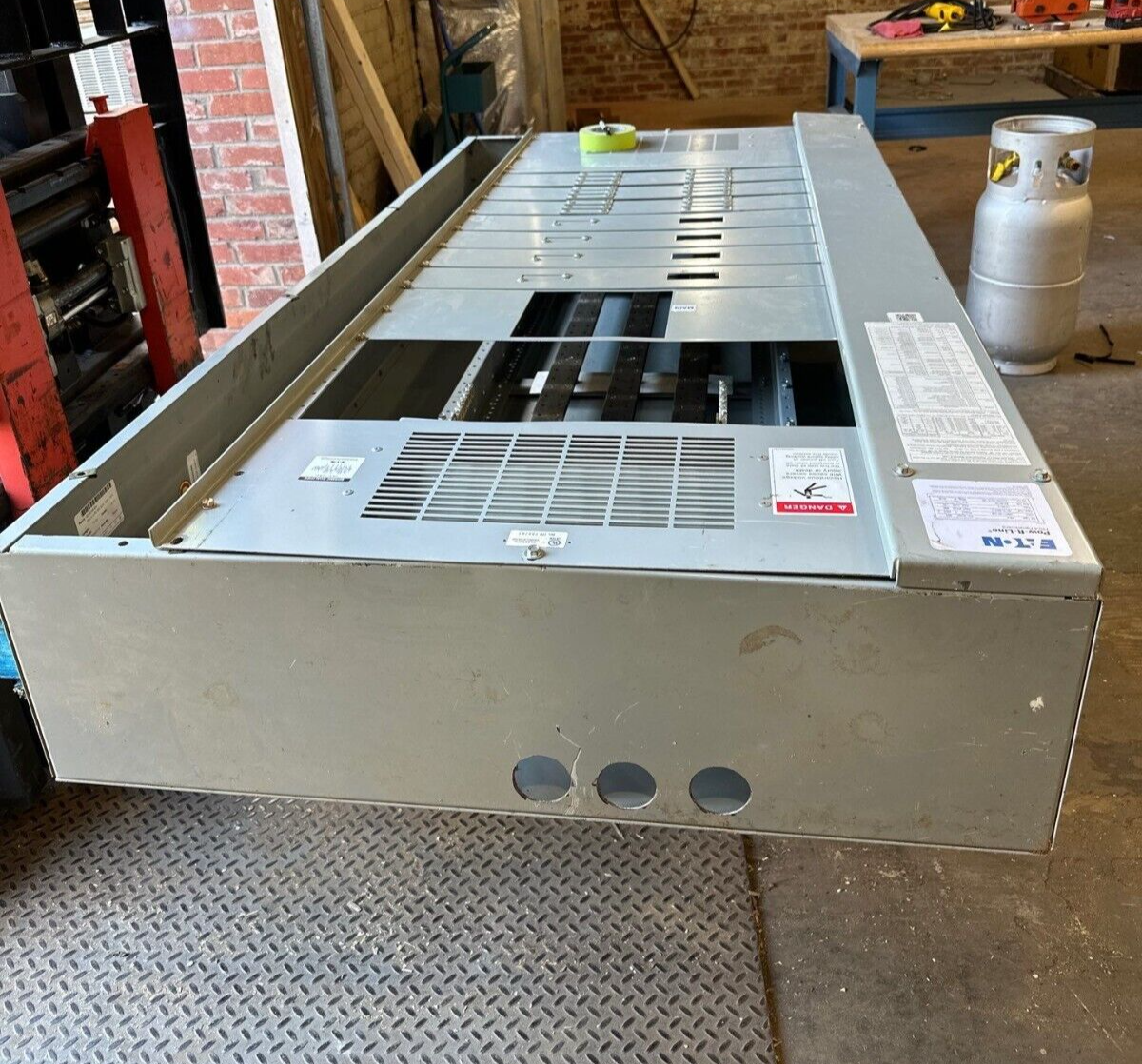 Eaton PRL4 Panelboard 800A 208Y/120V 3PH 4W 42 Circuit Indoor Encl BX3673P P547 Used
