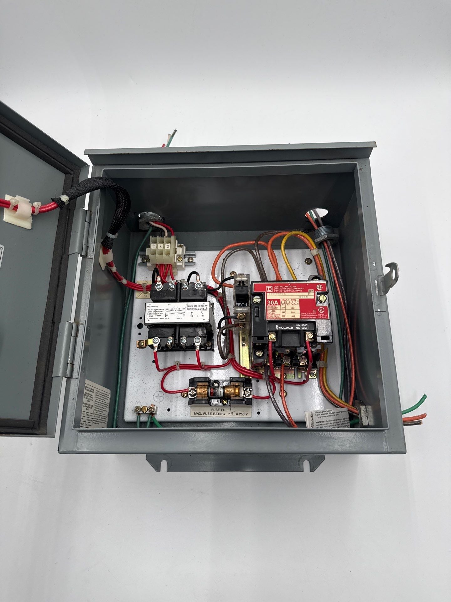 Square D 8903SM02 Lighting Contactor Encl 120V Coil 9070T50D1 Transformer Used