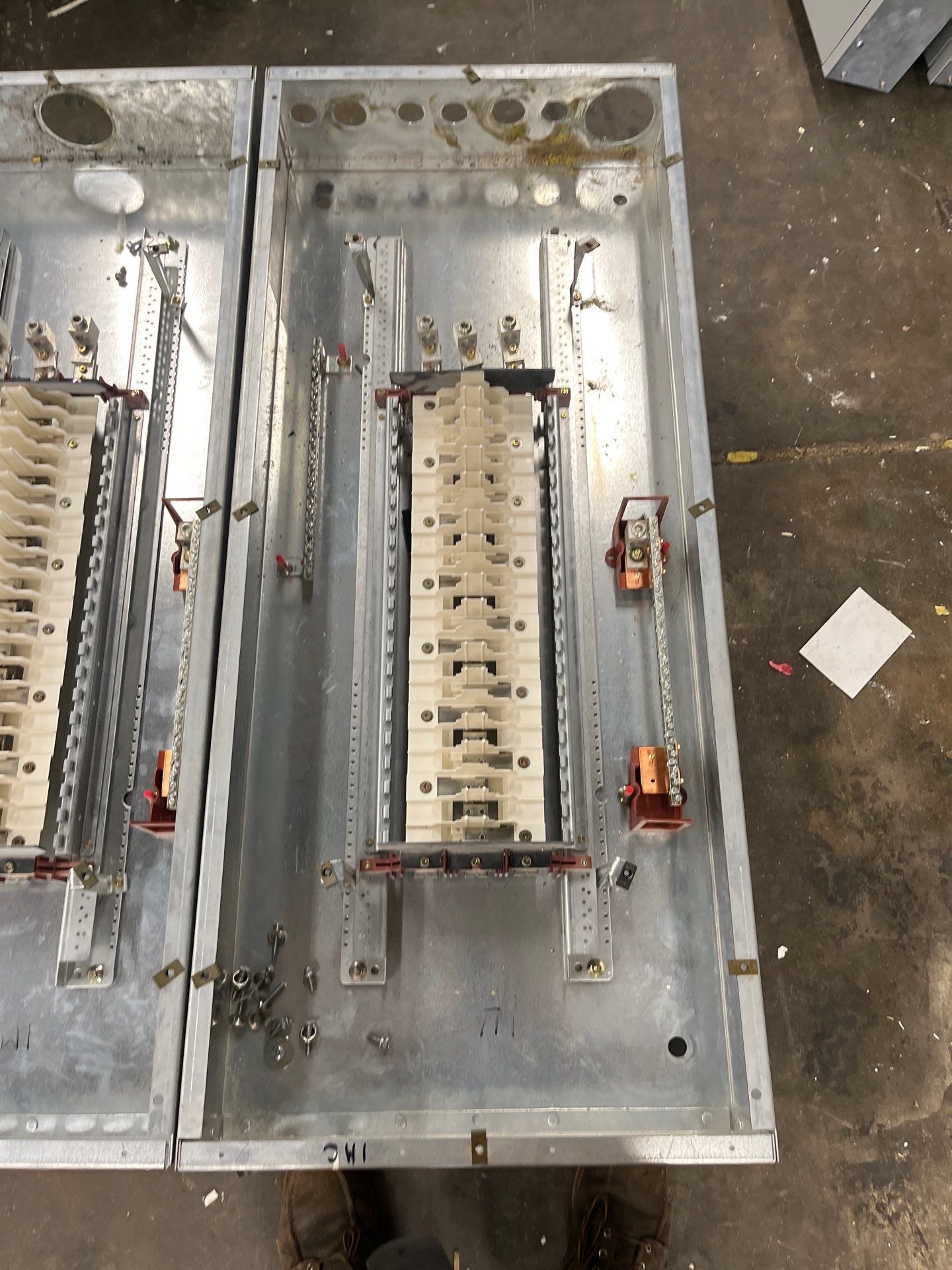 Cutler Hammer PRL2A Panelboard 225/480V 3PH 4W 42 Cir MLO Panel 225 Amp P592 Used