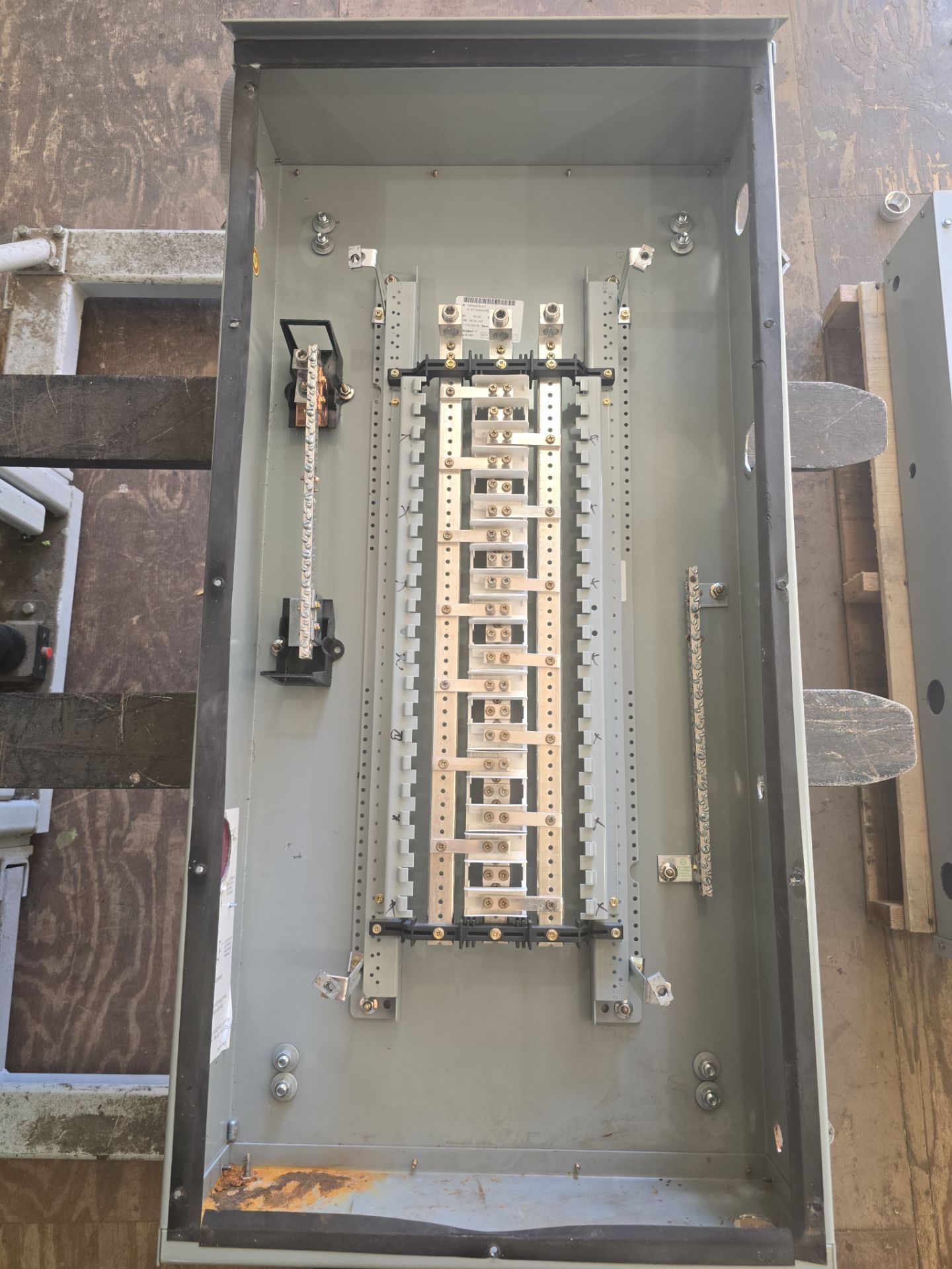 Eaton PRL1A Panelboard 225A 208Y/120V 3PH 4W 42 Space 3R Encl MLO Outdoor Used