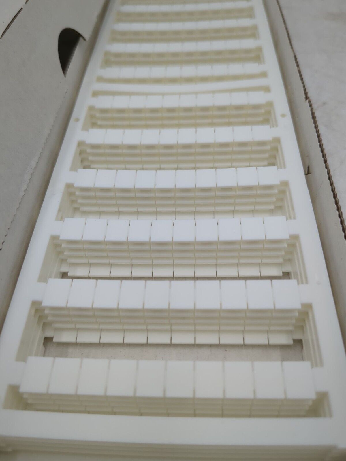 Allen-Bradley 1492-MR6X8 New