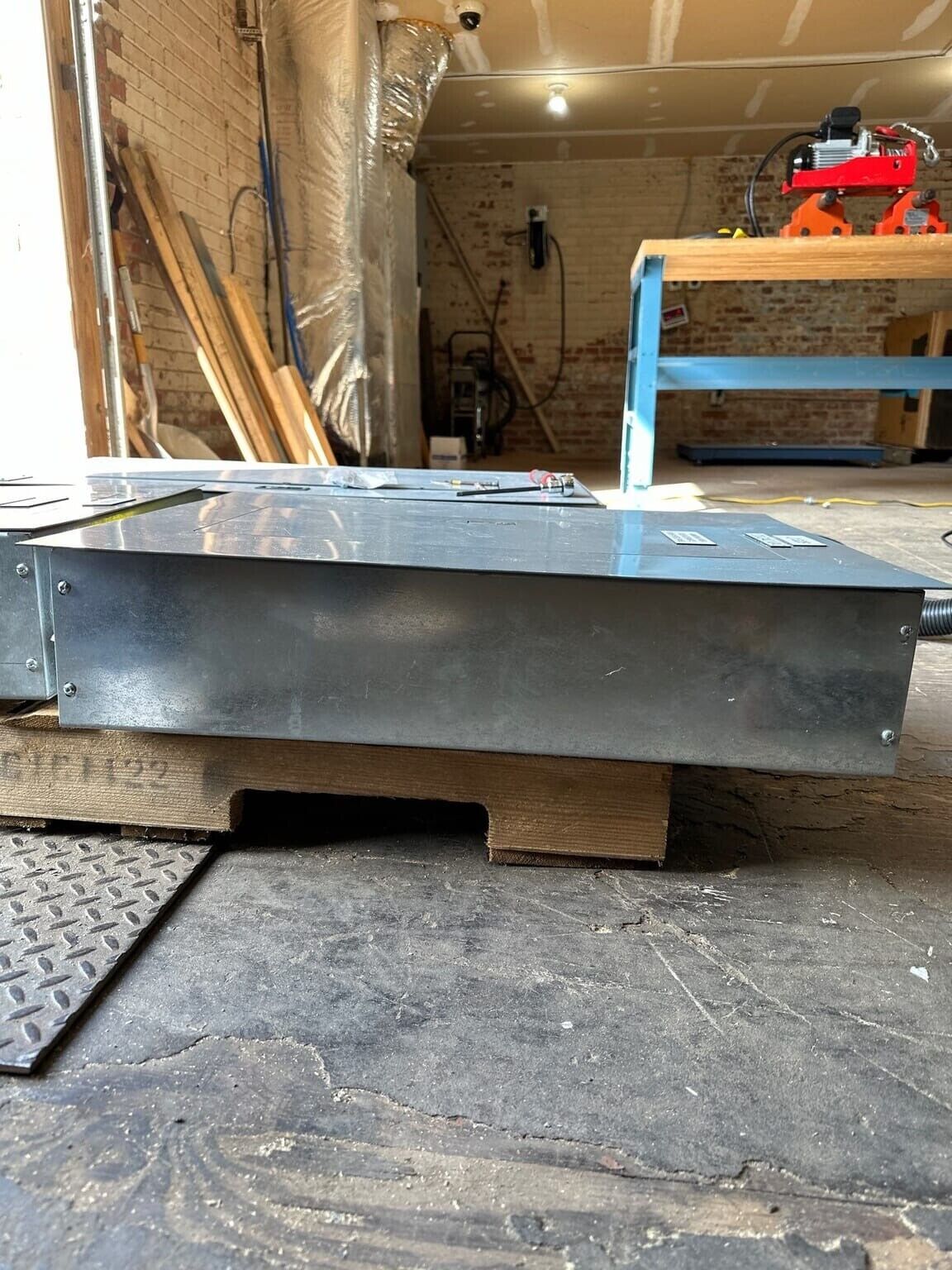 Square D NOQD Panelboard 100A 120/240V 1PH 3W MLO Main Lug 24 CIR NEMA 1 P527 Used