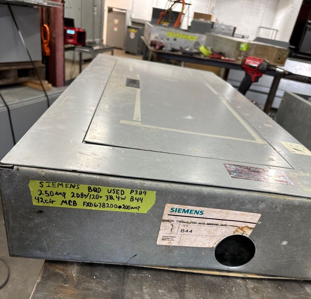 Siemens S2E42FX200CTS S2 Panelboard 250A 480/277V 3PH 4W Indoor Encl FXD63B200 P389 Used