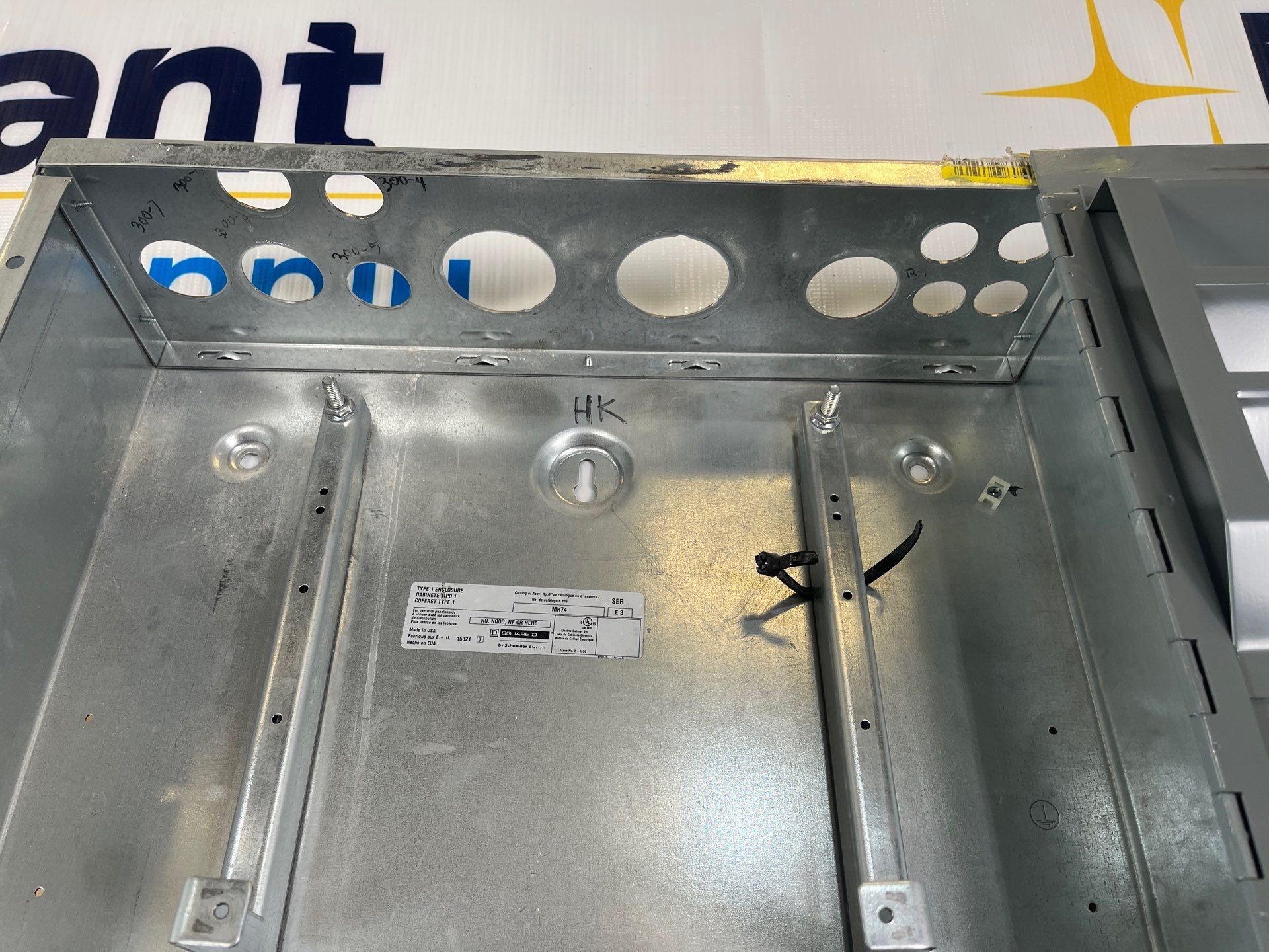 Square D NF Panelboard 400A 480/277V 3PH 4W 42Cir MLO Indoor Encl MH74 Used