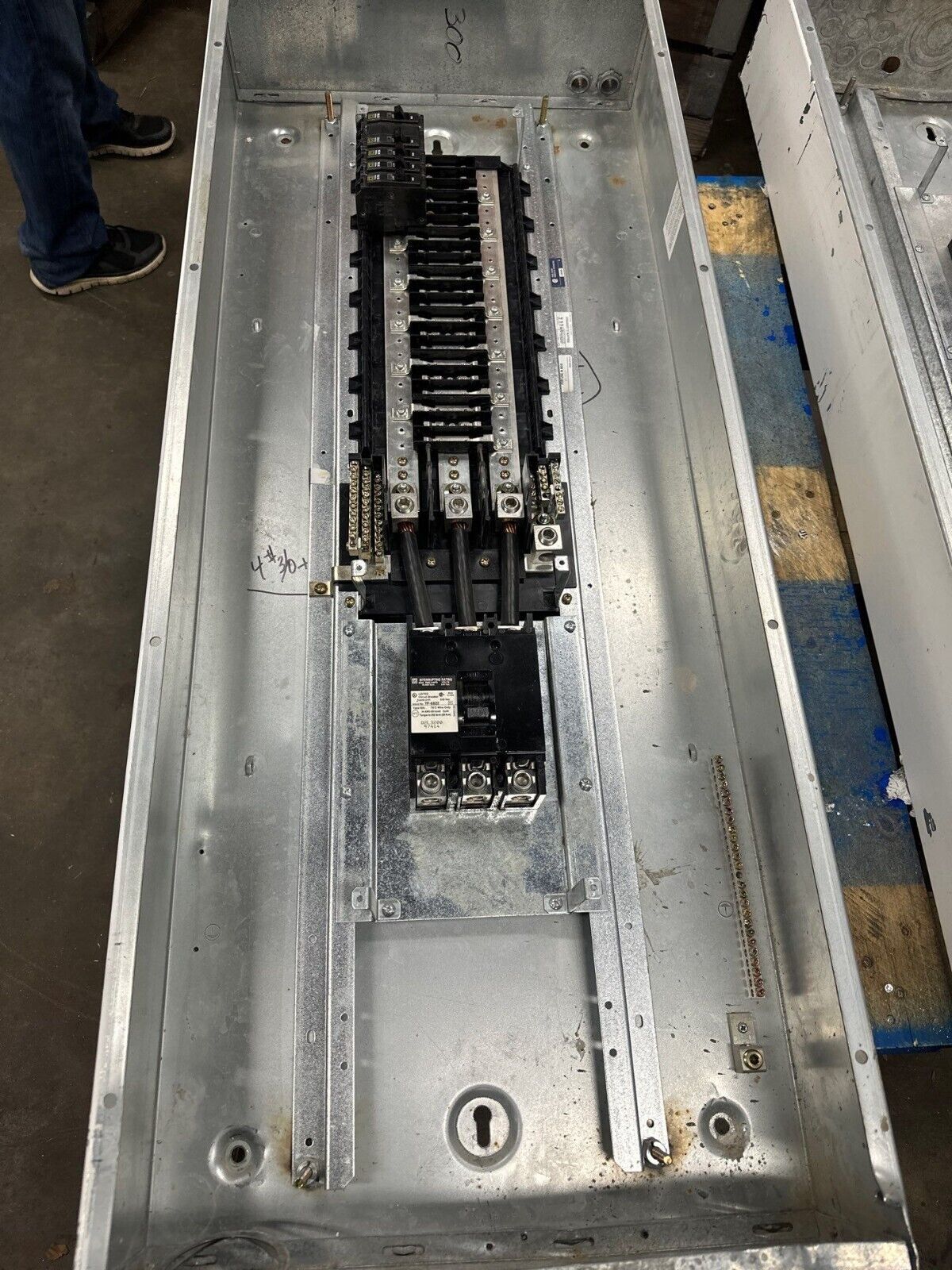 Square D NQOD Panelboard 225A 208/120V 3PH 4W MCB Q2L3200 42 Circuit Indoor Encl P345 Used