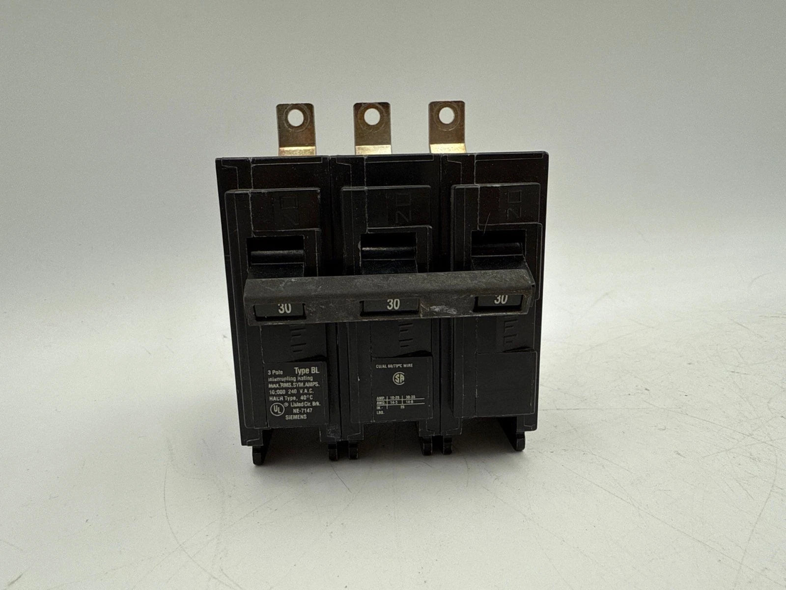 Siemens B330 Circuit Breaker 30A 3P 240V 3PH BL 30 Amp 3 Pole Bolt On Used