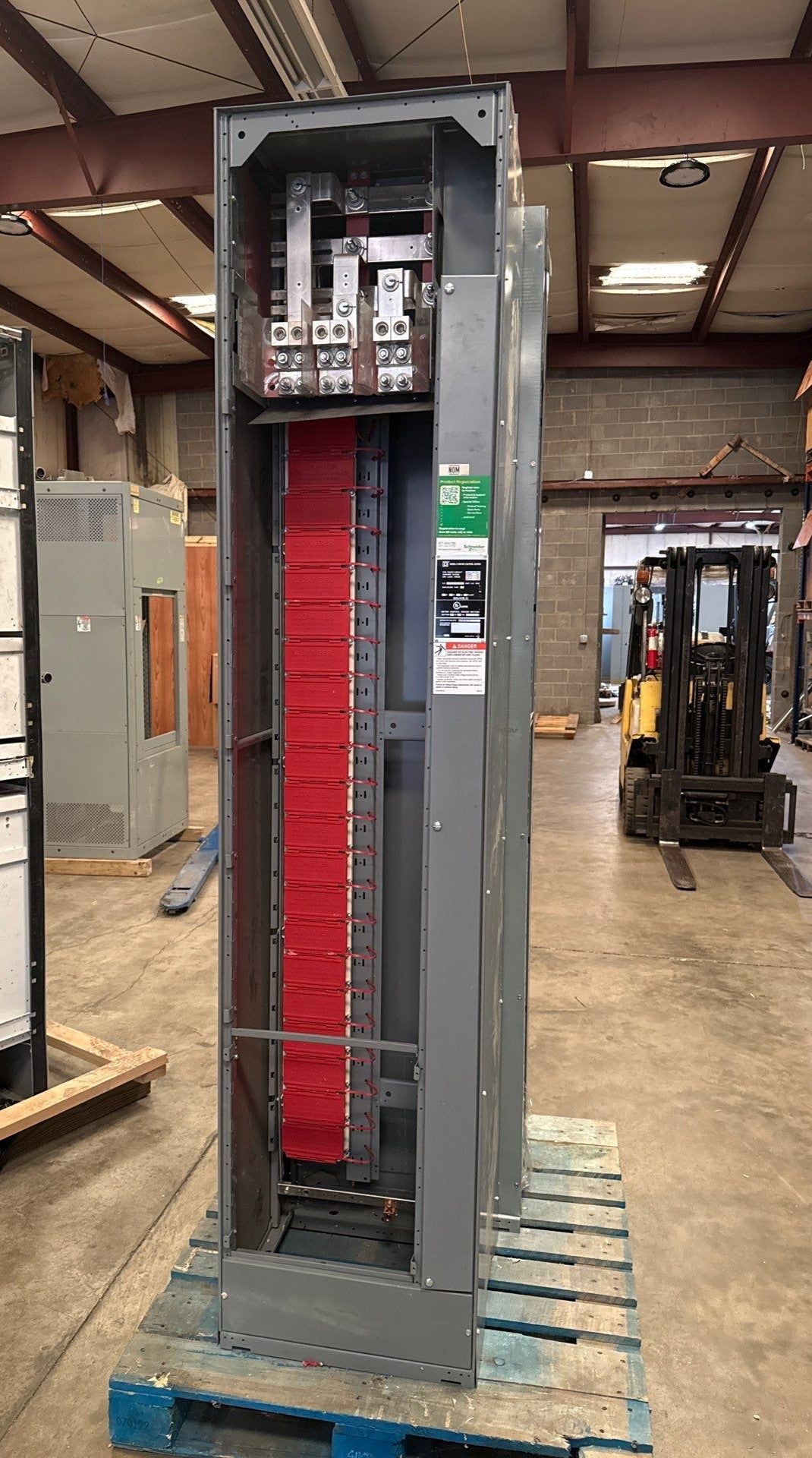 Square D Model 6 600A 300A MCC Motor Control Center 1x Section 480V 600/300 Amp Used