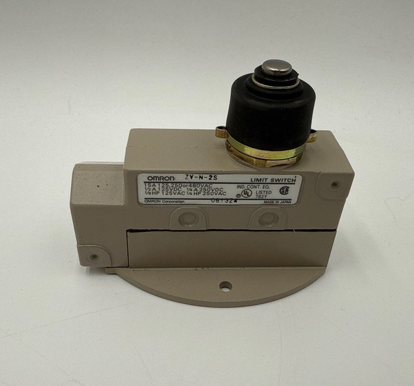 OMRON ZV-N-2S Plunger Limit Switch Precision Enclosed 10A 480V New