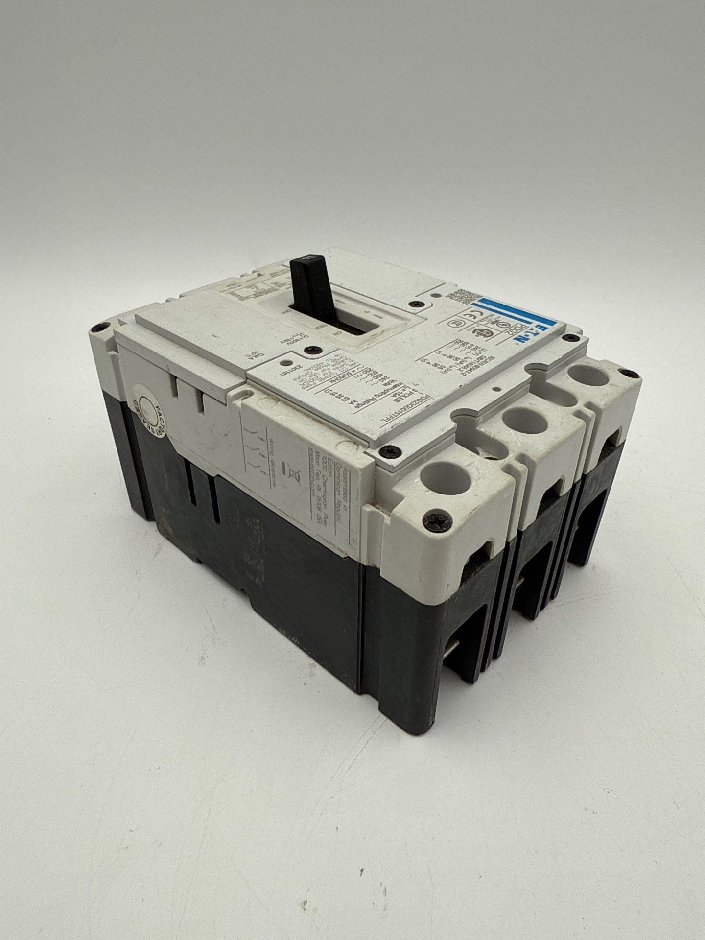 Eaton PDG23G0015TFFL Circuit Breaker 15A 600V 3P Bolt On 15 Amp 3 Pole Used