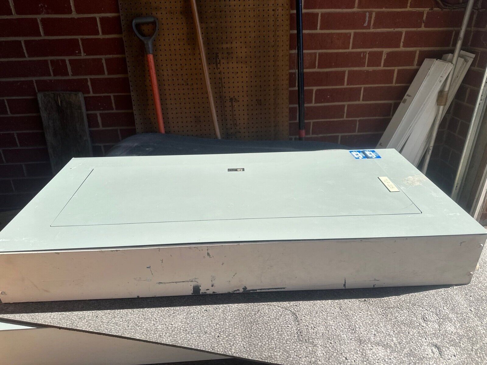 Square D NF Panelboard 250A 600Y/347V 3PH 4WIndoor Encl Main Lug 42 Circuit MLO P336 Used