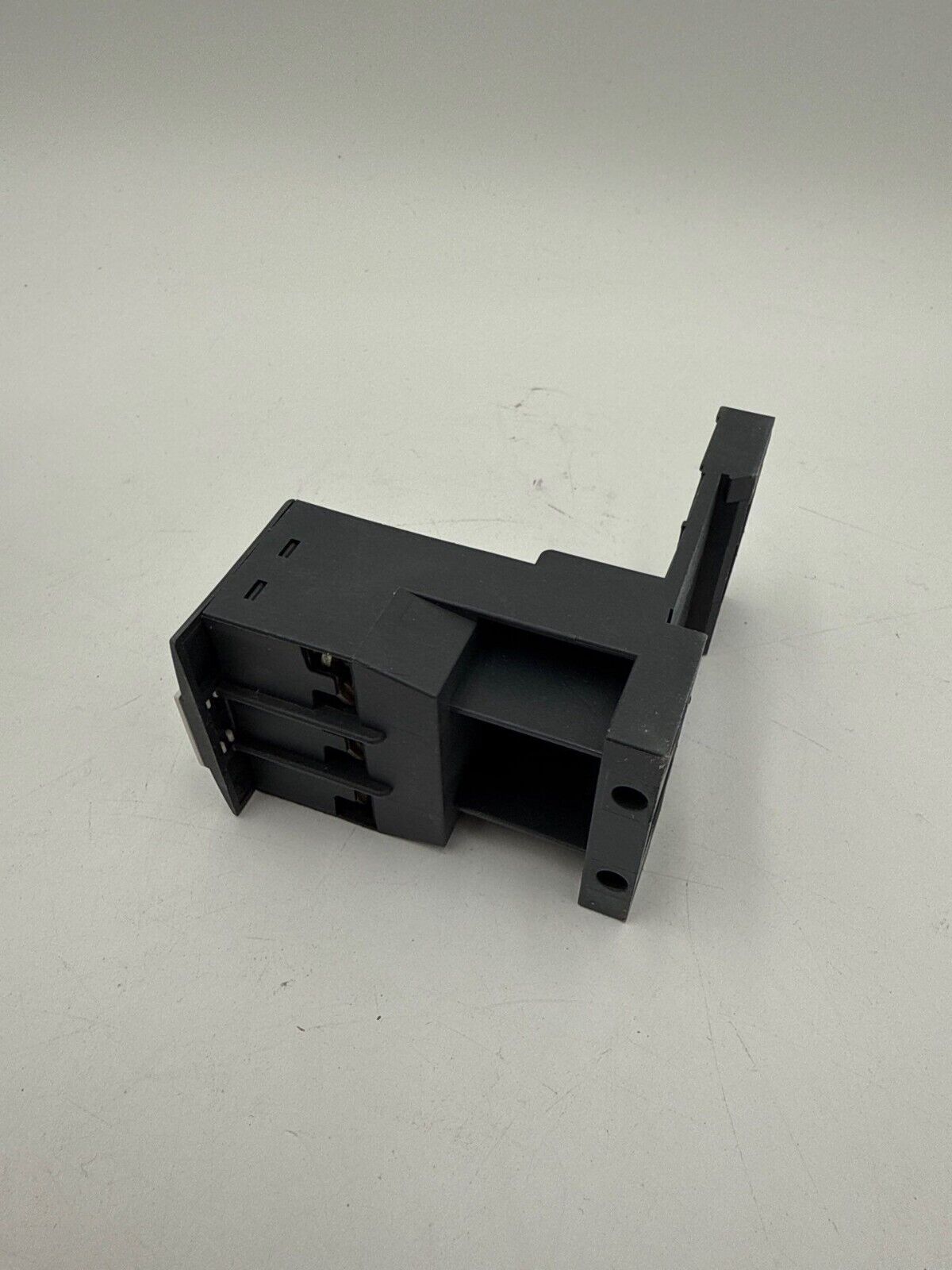 Schneider LAD7B106 New