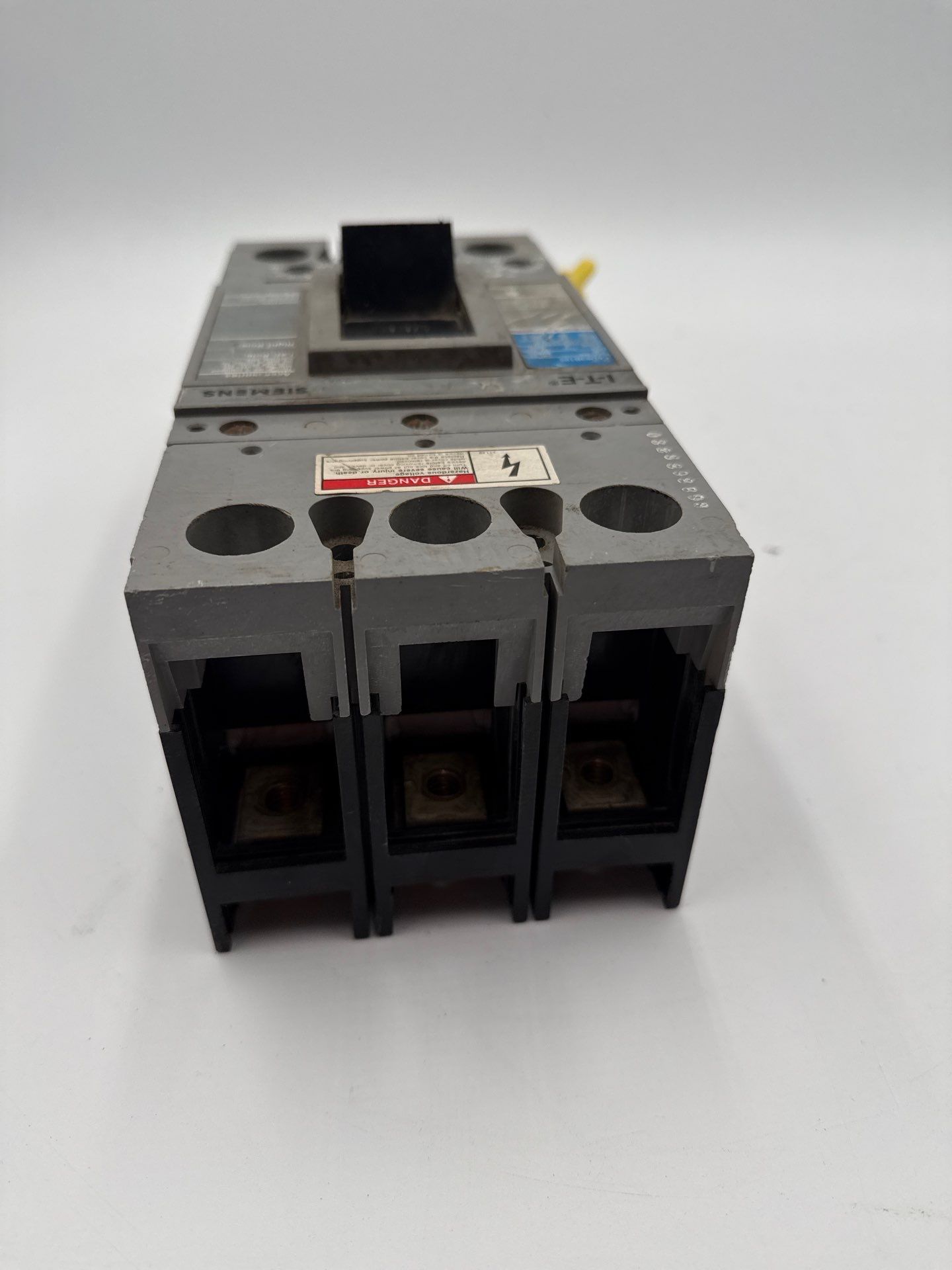 Siemens FXD63B125 Circuit Breaker 125A 3P 600V FXD Shunt 125 Amp 3 Pole Used