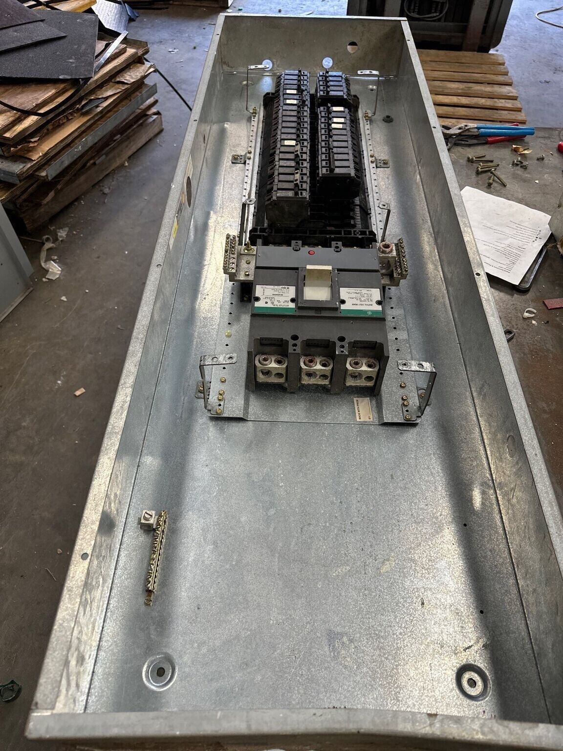 GE PANEL AQF3424CT 400AMP 208/120V 3 PHASE MCB TJD432250 42 CIR NEMA 1 P388 Used