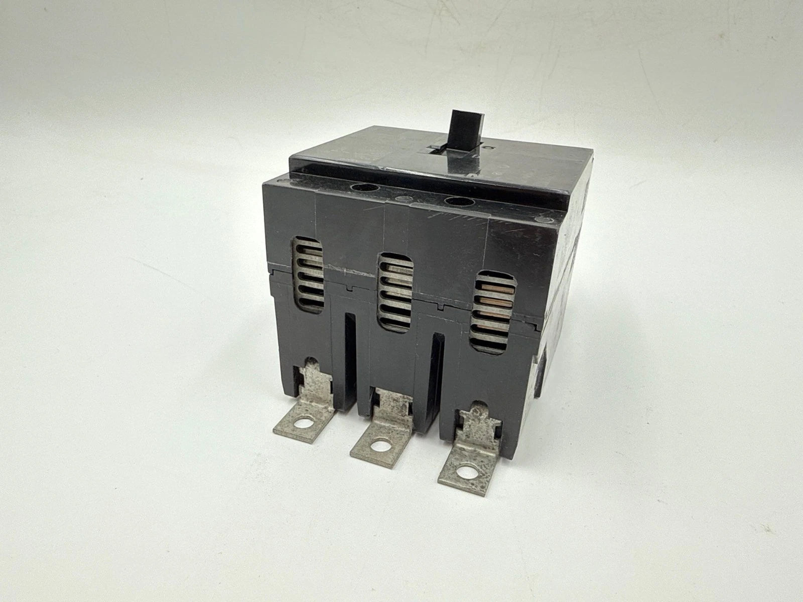 Eaton GHB3020 Circuit Breaker 20A 480/277V 3P GHB 20 Amp 3 Pole Bolt on New New