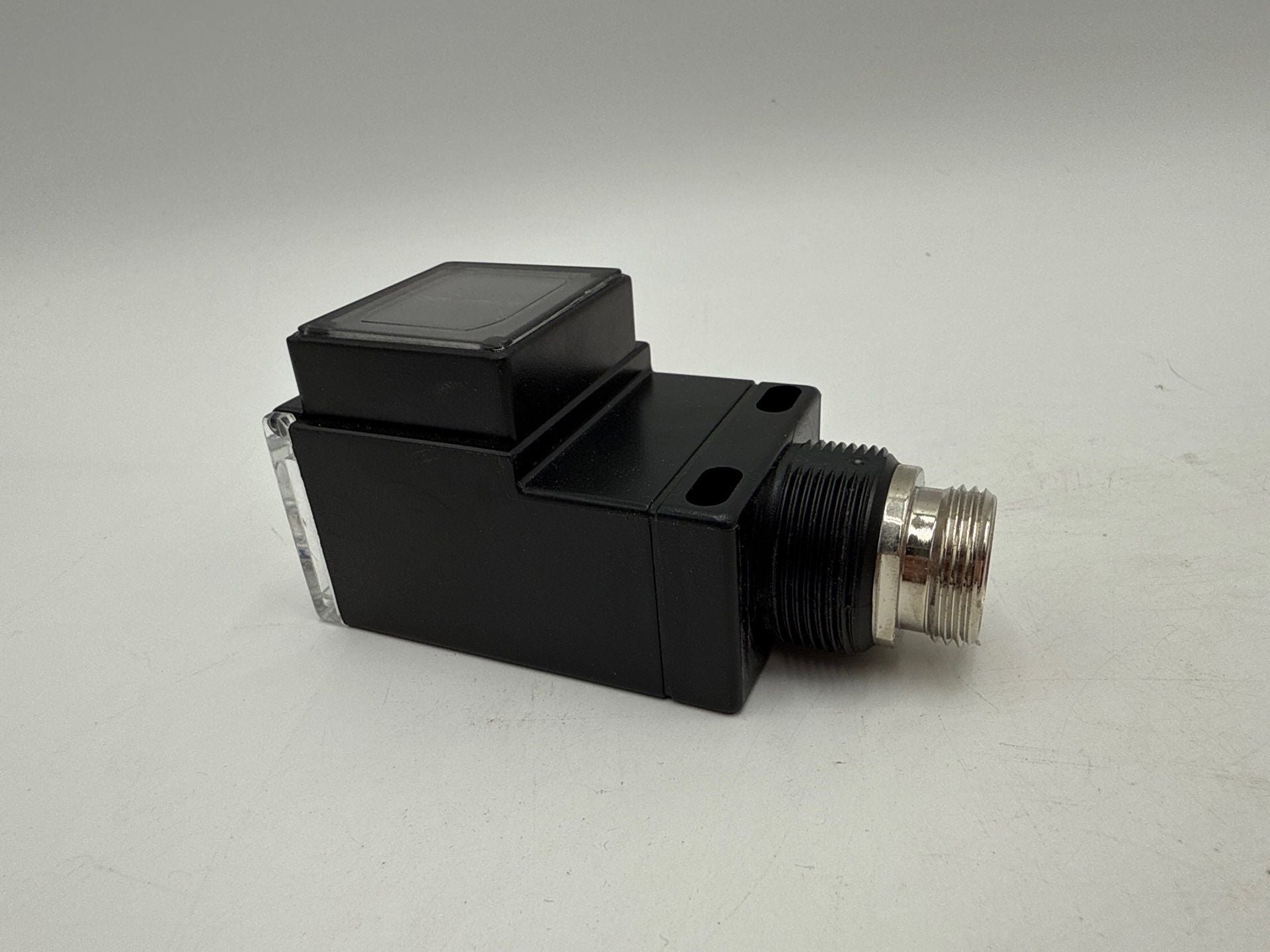 Eaton 1451E-8504 Photoelectric Sensor Polarized Reflex 24-240VAC 12-240VDC New