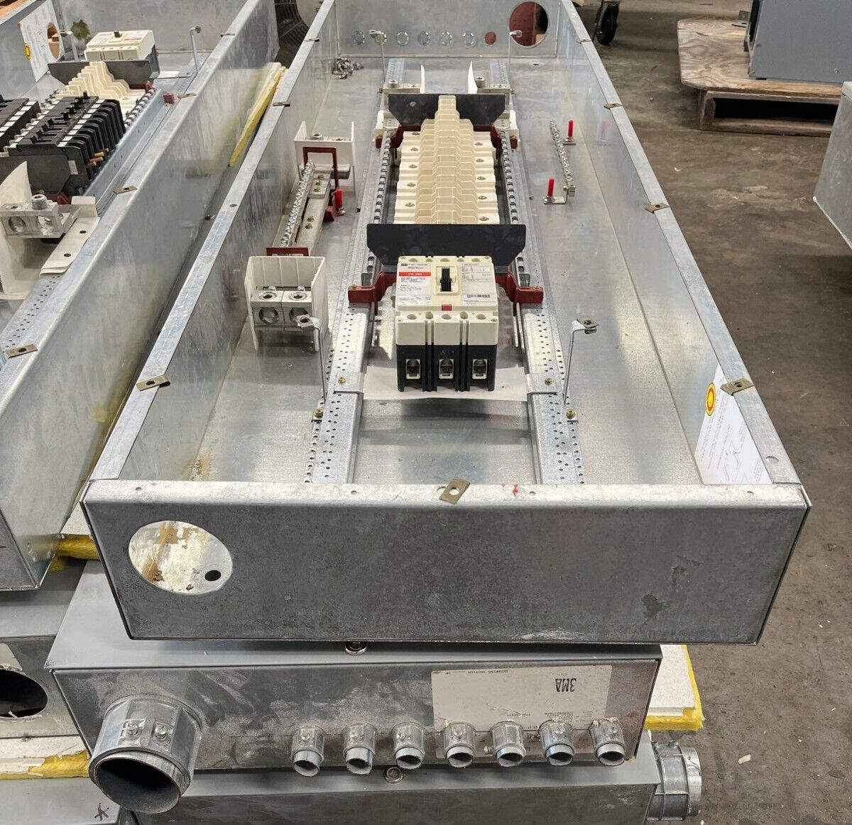 Cutler Hammer PRL2A Panelboard 400A 277/480V 3PH 4W 42Cir Indoor Encl FD3225 MLO P578 Used