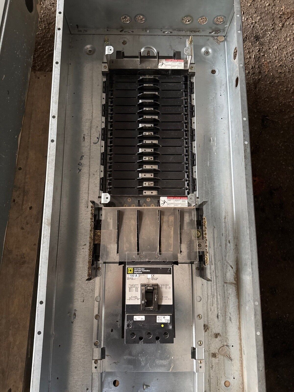 Square D NF Panelboard 150A 480/277V 3PH 4W 30 Circuit Indoor Encl MCB KAL36100 P628 Used