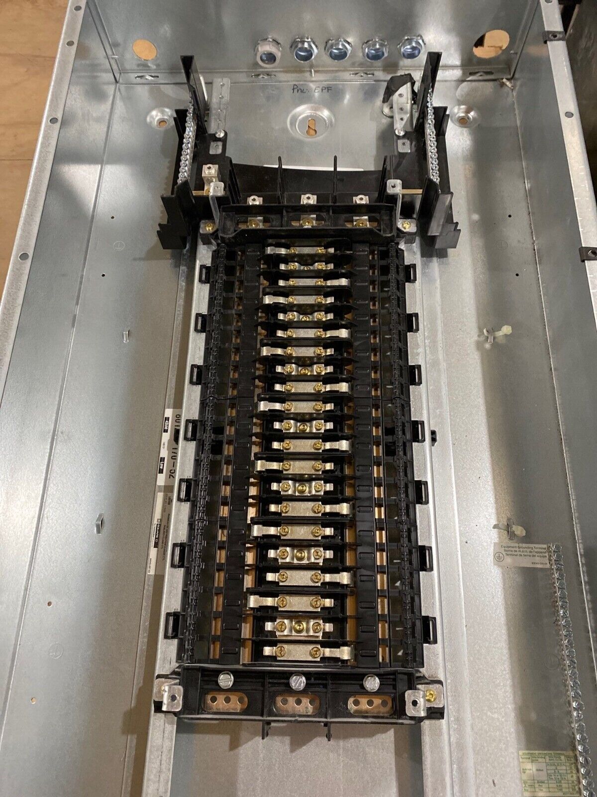 Square D NQ Panelboard 100A 208Y/120V 3PH 4W 42 Circuit Indoor Encl MLO MH38BE P650 Used