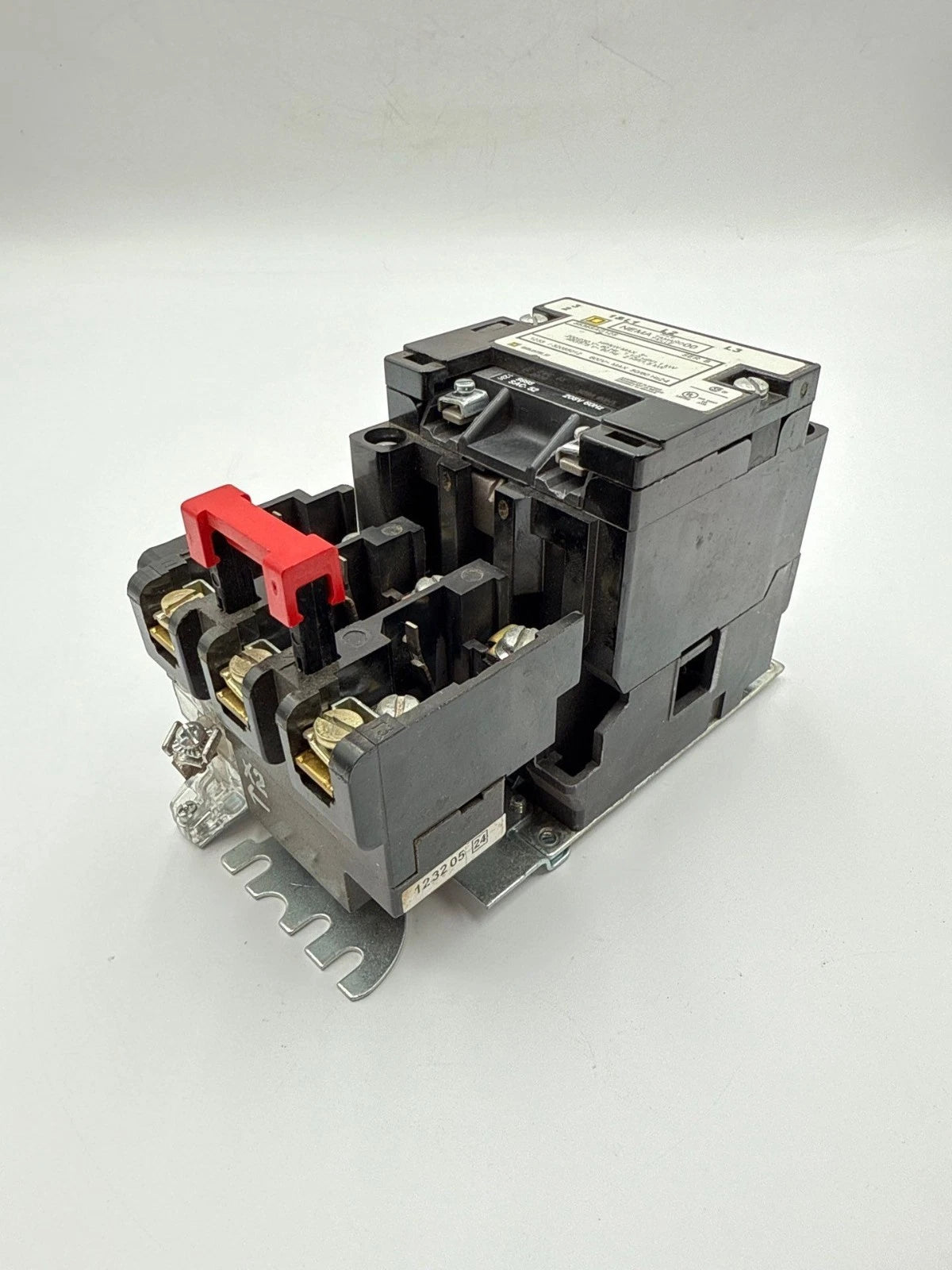 Square D 8536SAG12S Starter NEMA Size 00 3P 2HP 600V Max Coil 208V 9998SAC52 Used