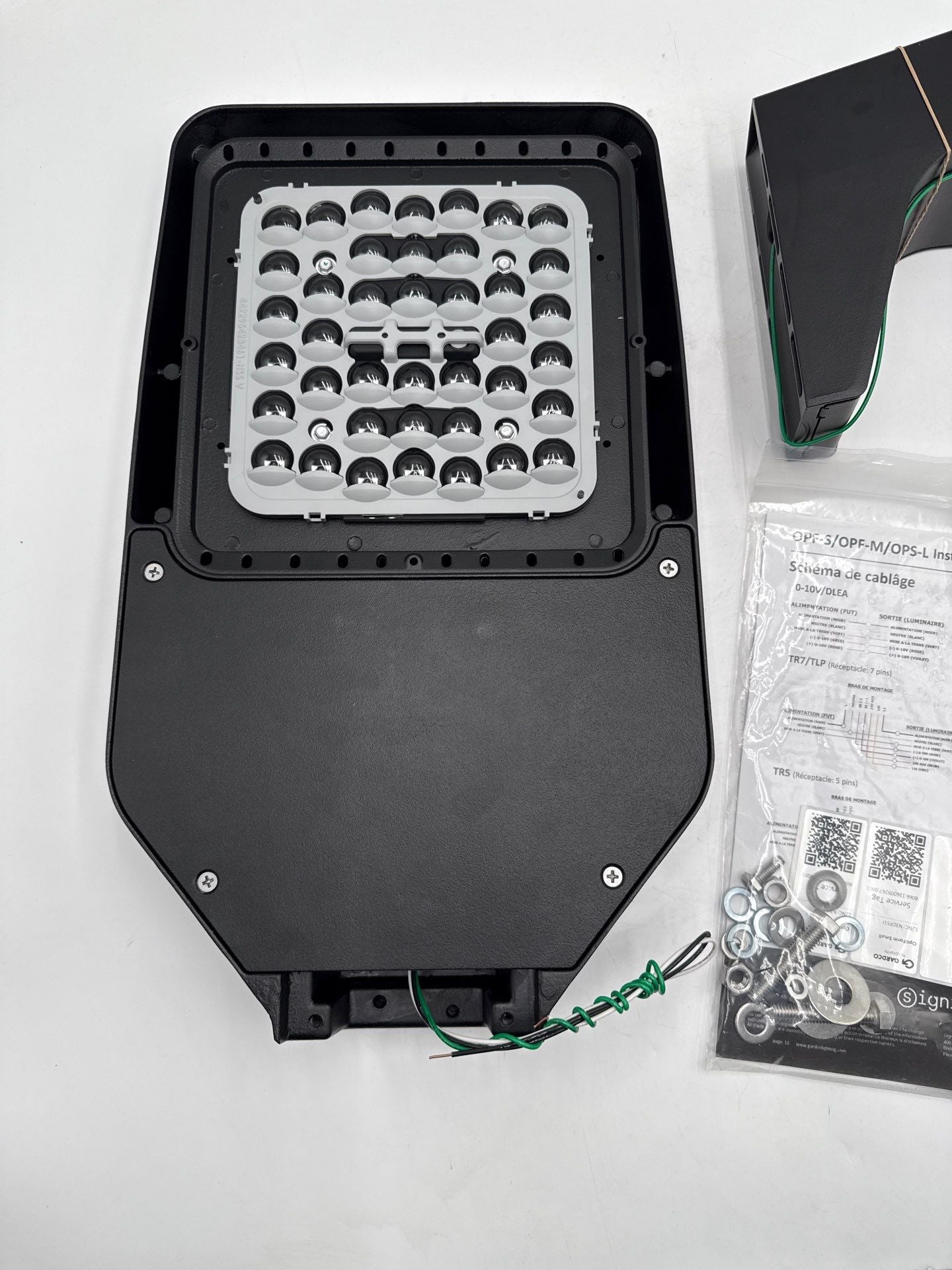 Gardco Optiform Small Area Light LED Arm Mount Black 120/277V 136W New