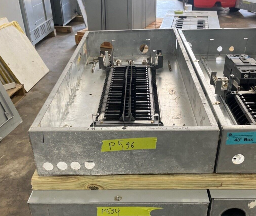 GE AEF3422MBX Panelboard 225A 480/277V 3PH MLO 4W 42 Circuit Indoor Encl AB43B P596 Used