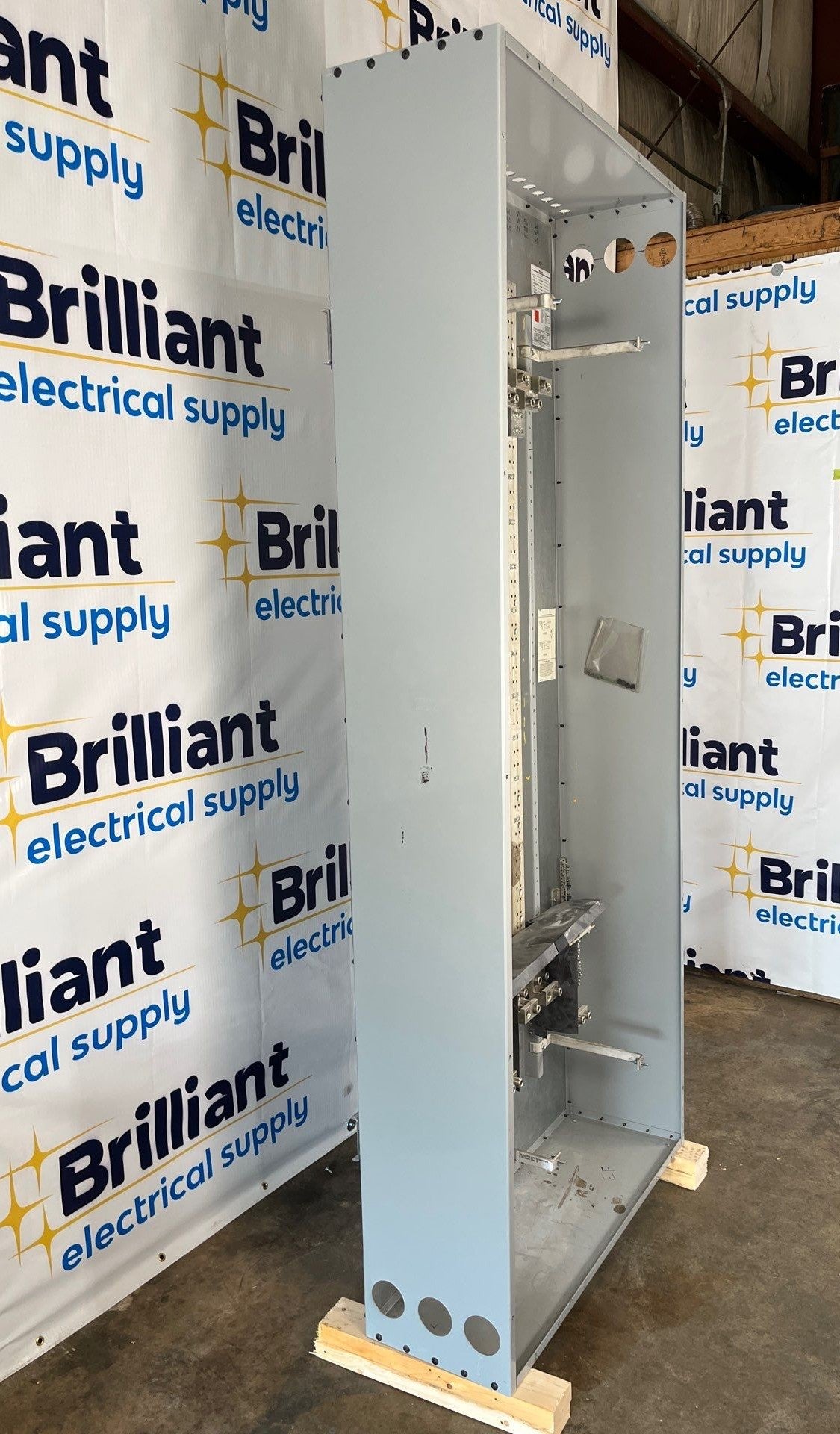 Siemens S5E90ML800ABS S5 Panelboard 800A 480/277V 3PH 4W MLO Indoor Encl B890 Box Used